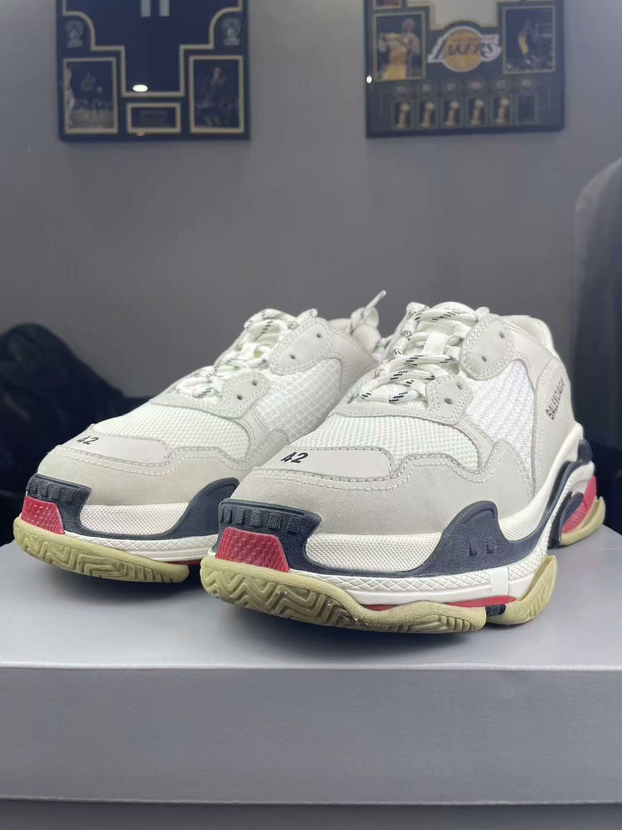 Balenciaga Balenciaga Gray Lowtop Sneakers 9 Men Size US 9 / EU 42 - 1 Thumbnail