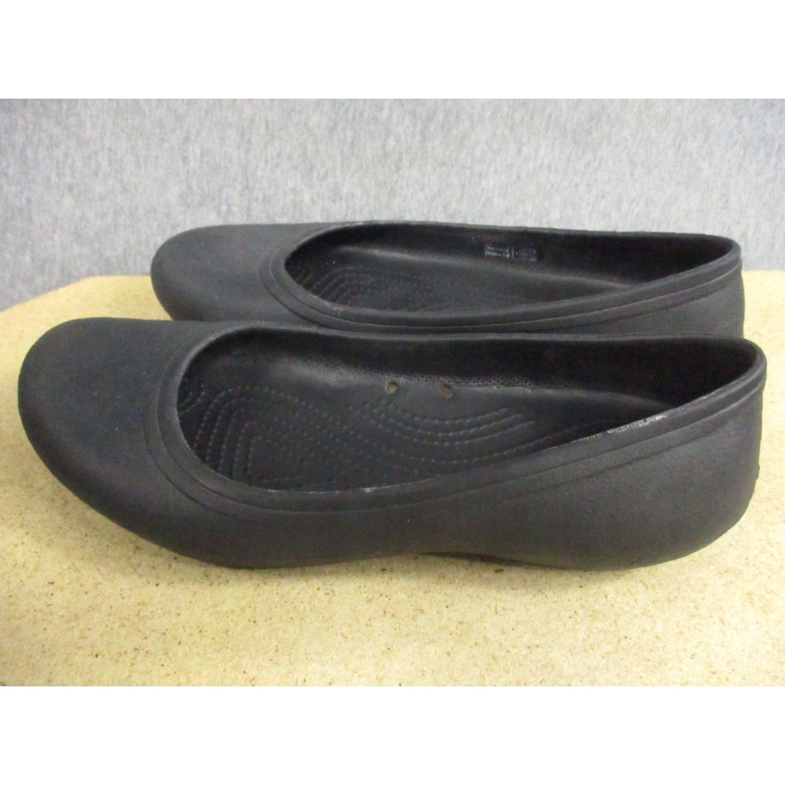 Crocs Crocs Flats Women's Ballet Flat Rubber Comfort Slip On Round Toe Black Shoes Size 6 US / 36 EU / 4 UK Size US 6 / IT 36 - 7 Thumbnail