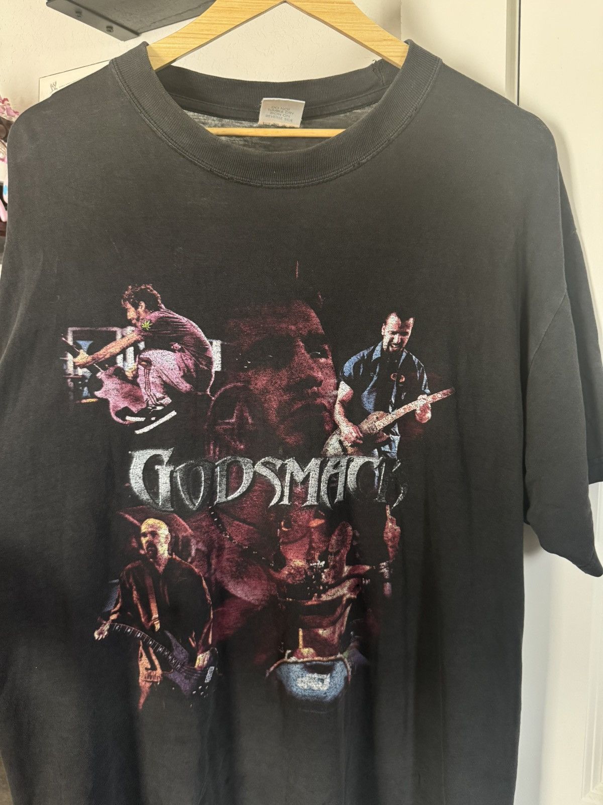 Vintage Vintage Godsmack Giant Tee Size US XL / EU 56 / 4 - 1 Thumbnail