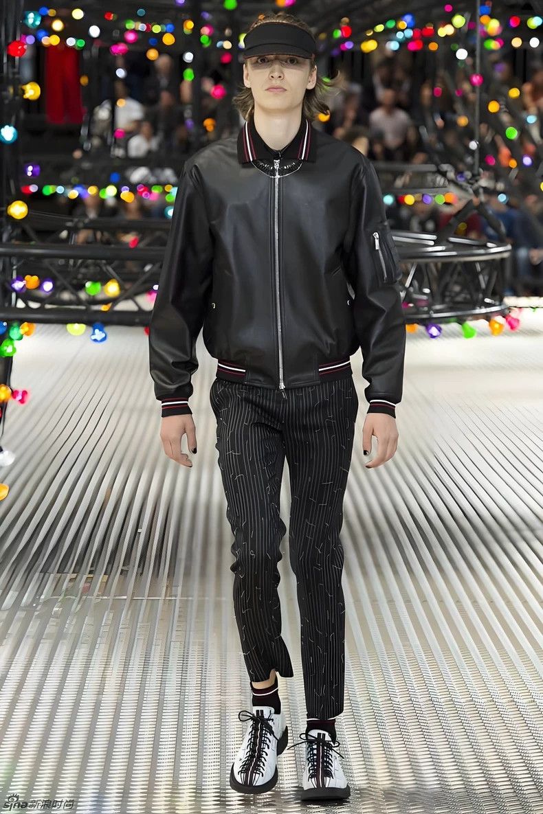 Dior DiorChuk Kamei Skull Rose Aviator Leather Jacket for Spring Size US S / EU 44-46 / 1 - 8 Thumbnail