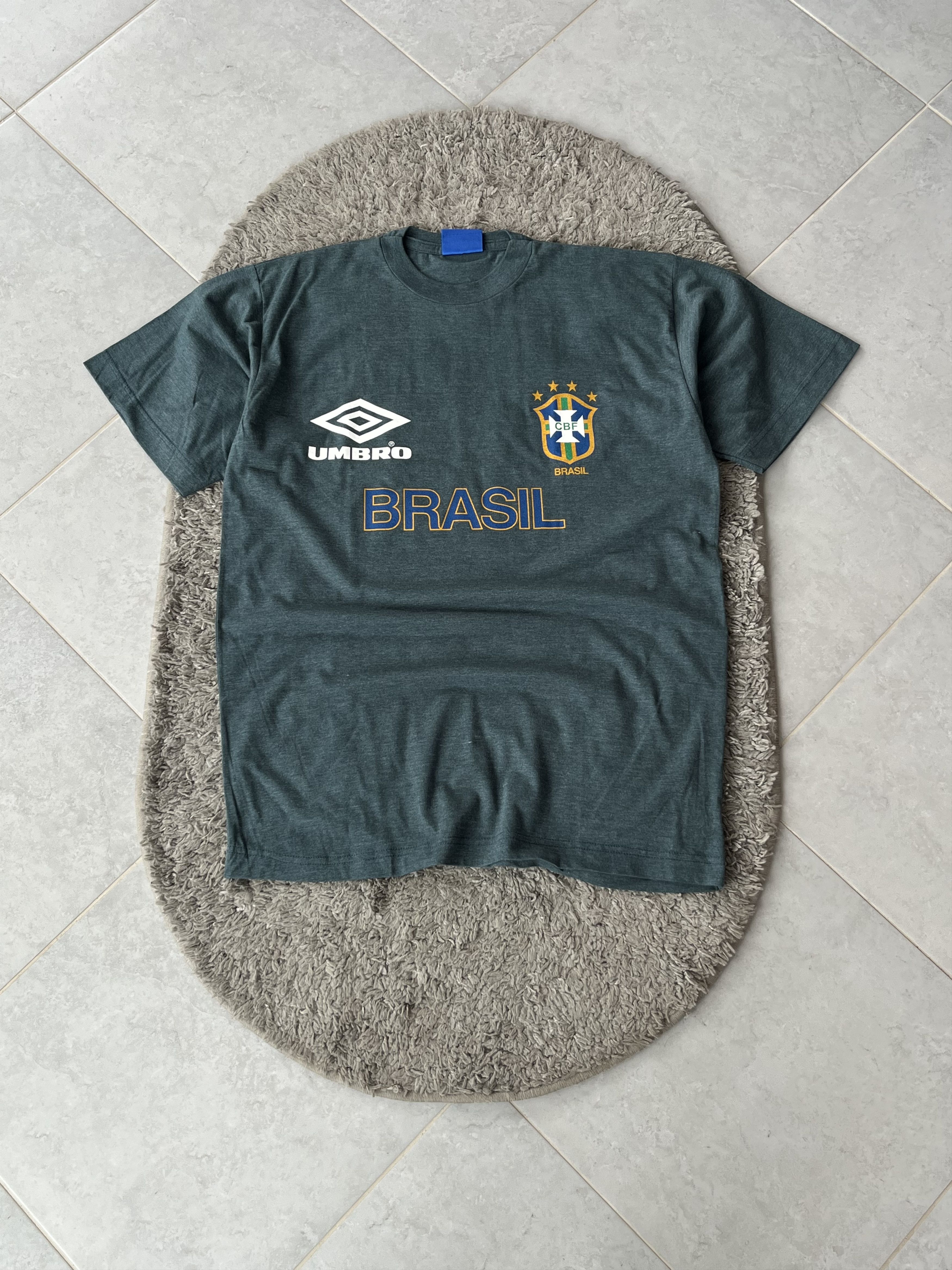 Umbro UMBRO Vintage Soccer Football BRASIL Jersey Y2K Style Size US L / EU 52-54 / 3 - 1 Thumbnail