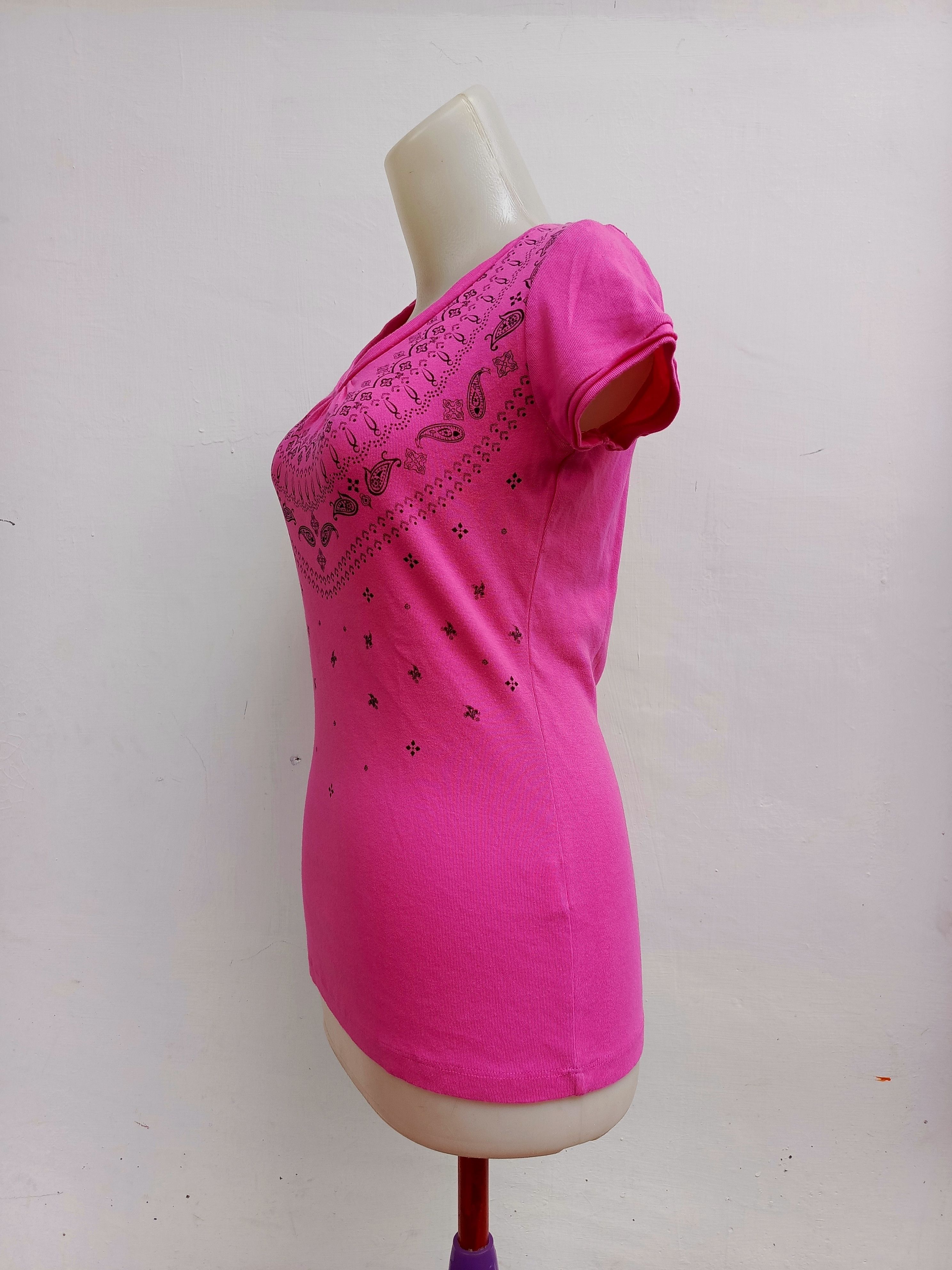 Japanese Brand Y2K Cache Pink Graphic Tee Bandana Paisley V-Neck Top Size M / US 6-8 / IT 42-44 - 5 Thumbnail
