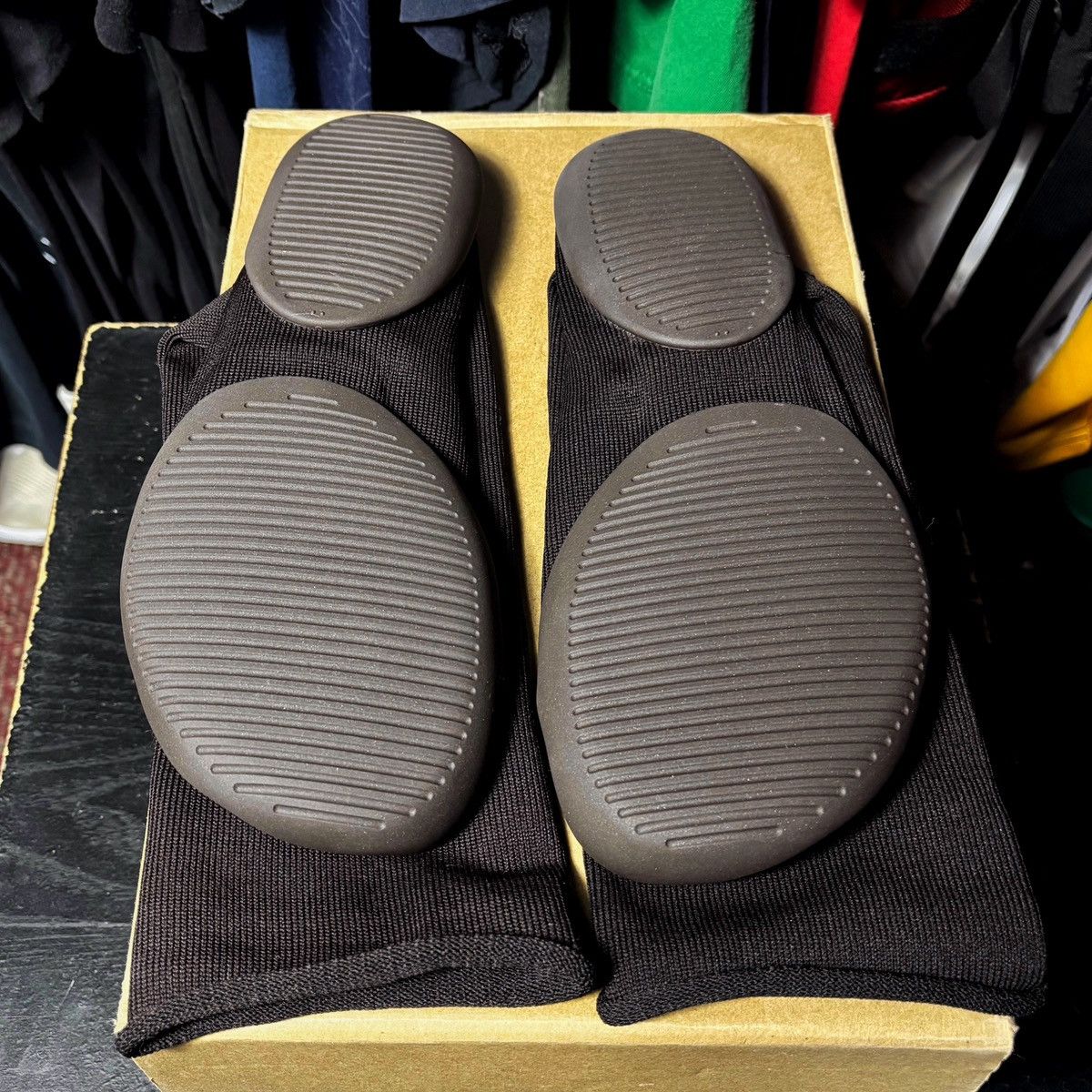 Yeezy Yeezy Pods Size 2 Black Size US 10 / EU 43 - 1 Thumbnail