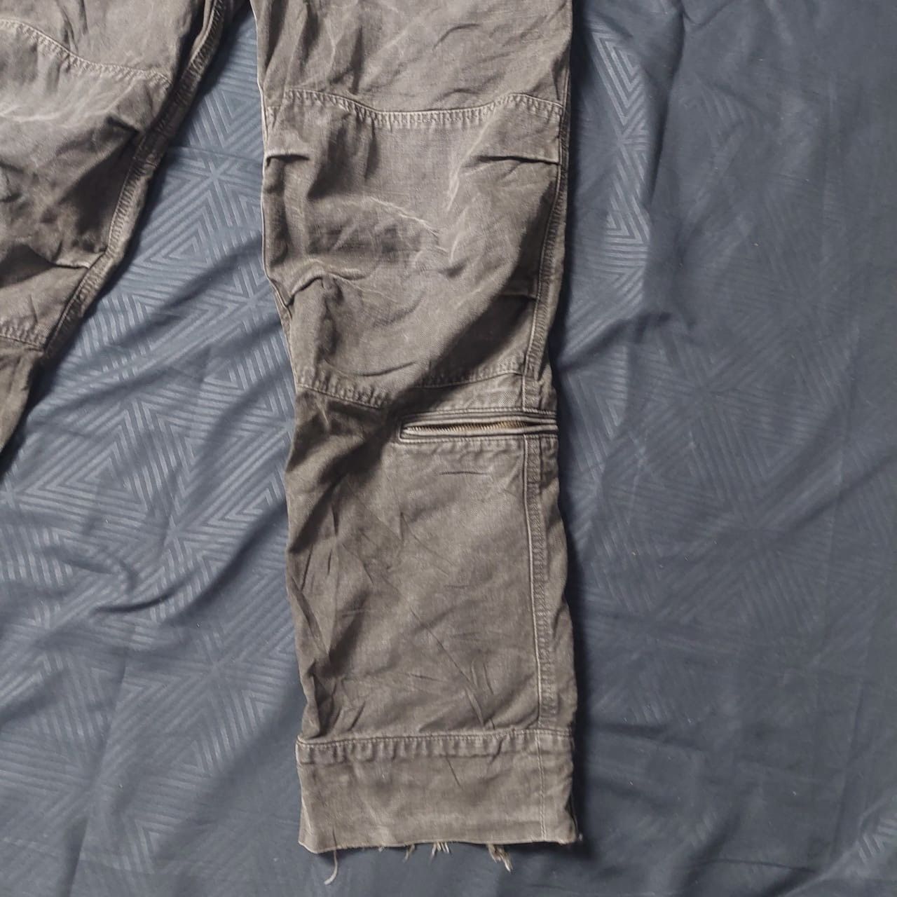 RIPVANWINKLE Ripvanwinkle multi zipper cargo pants Size US 32 / EU 48 - 5 Thumbnail