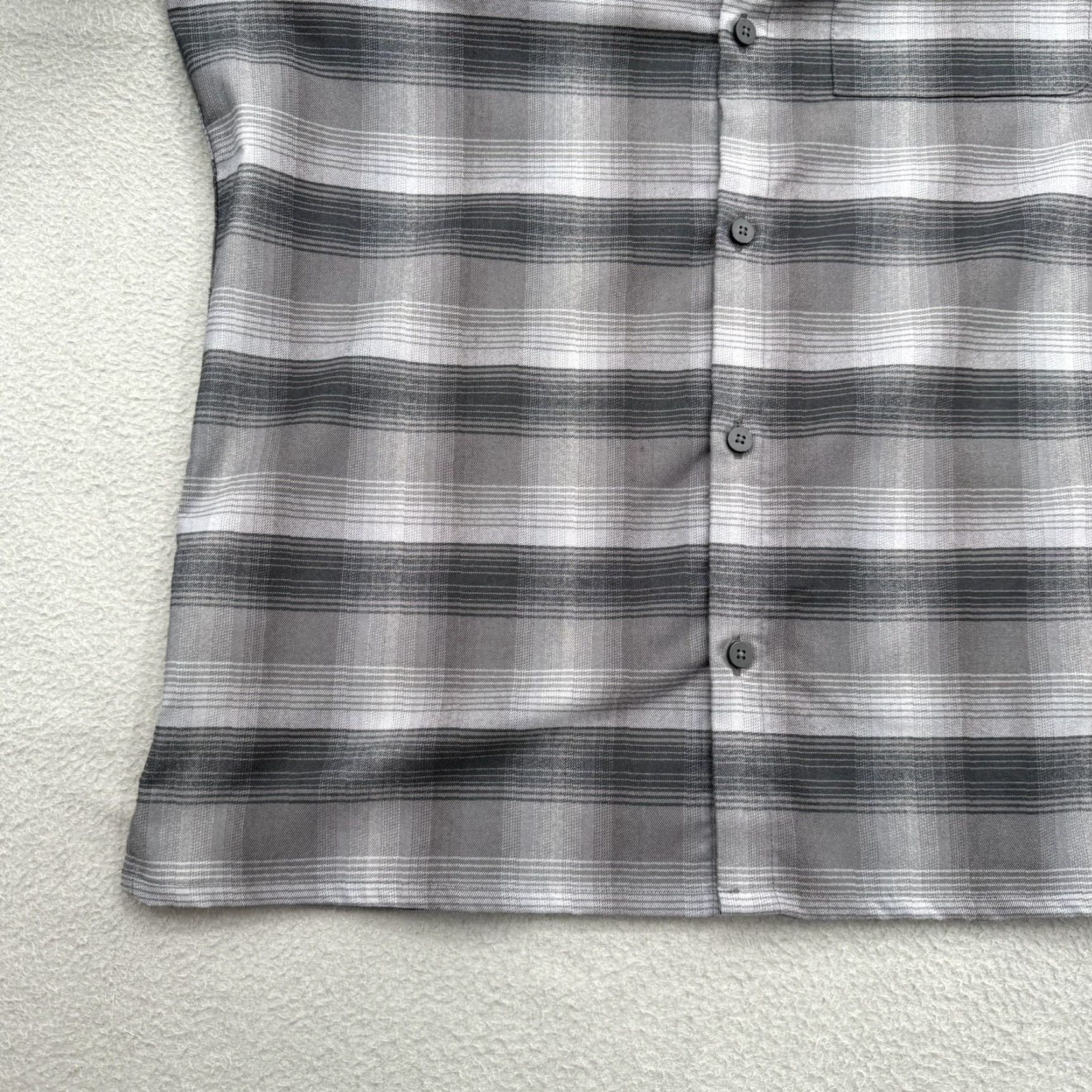 Lululemon Lululemon Shirt Mens Large Gray Plaid Button Up Long Sleeve Performance Stretch Size US L / EU 52-54 / 3 - 6 Thumbnail