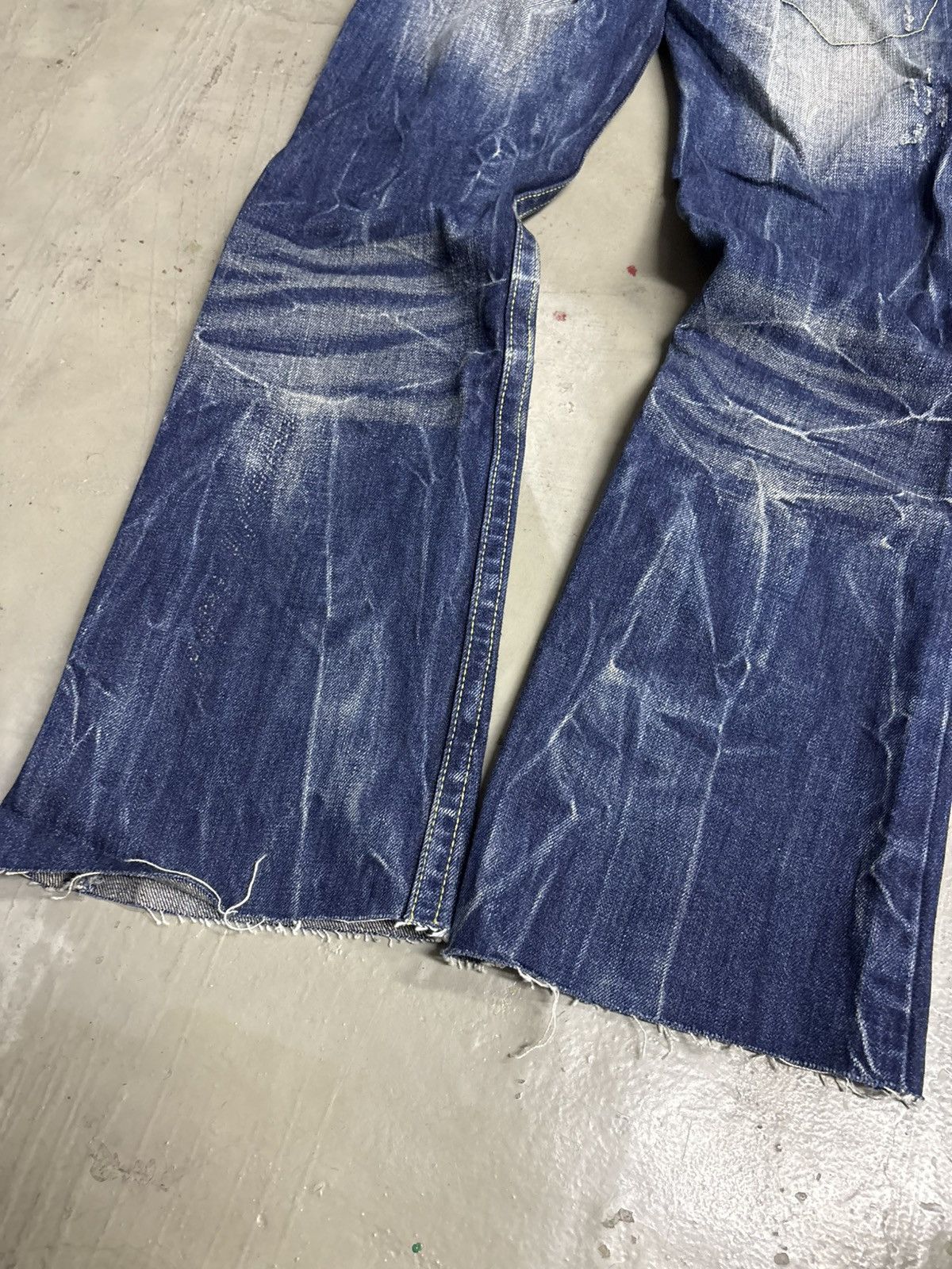 Tornado Mart Flared Red Pepper Wing Back Embroidered Clawmark Jeans Size US 29 - 2 Thumbnail