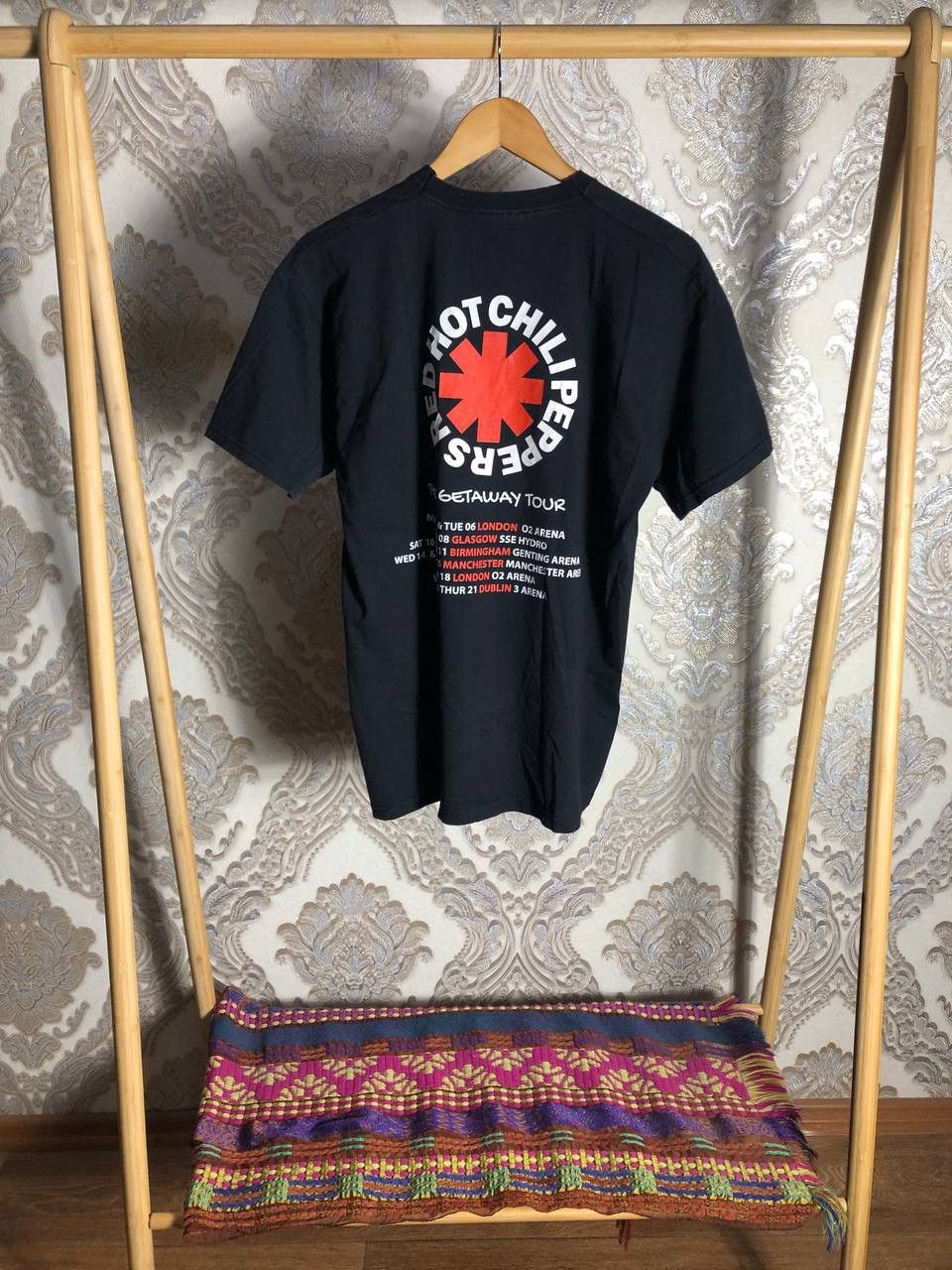 Band Tees VINTAGE HOT CHILI PEPPEERS RED ROCK T-SHIRT RETRO METAL 90s Size US L / EU 52-54 / 3 - 5 Thumbnail