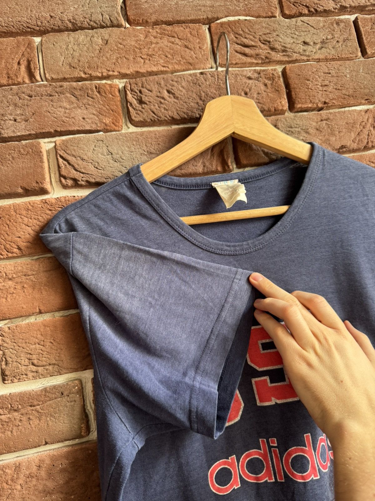 Adidas Vintage 80s Adidas USA Spellout Logo Sun Faded T Shirt Rare Size US L / EU 52-54 / 3 - 9 Thumbnail