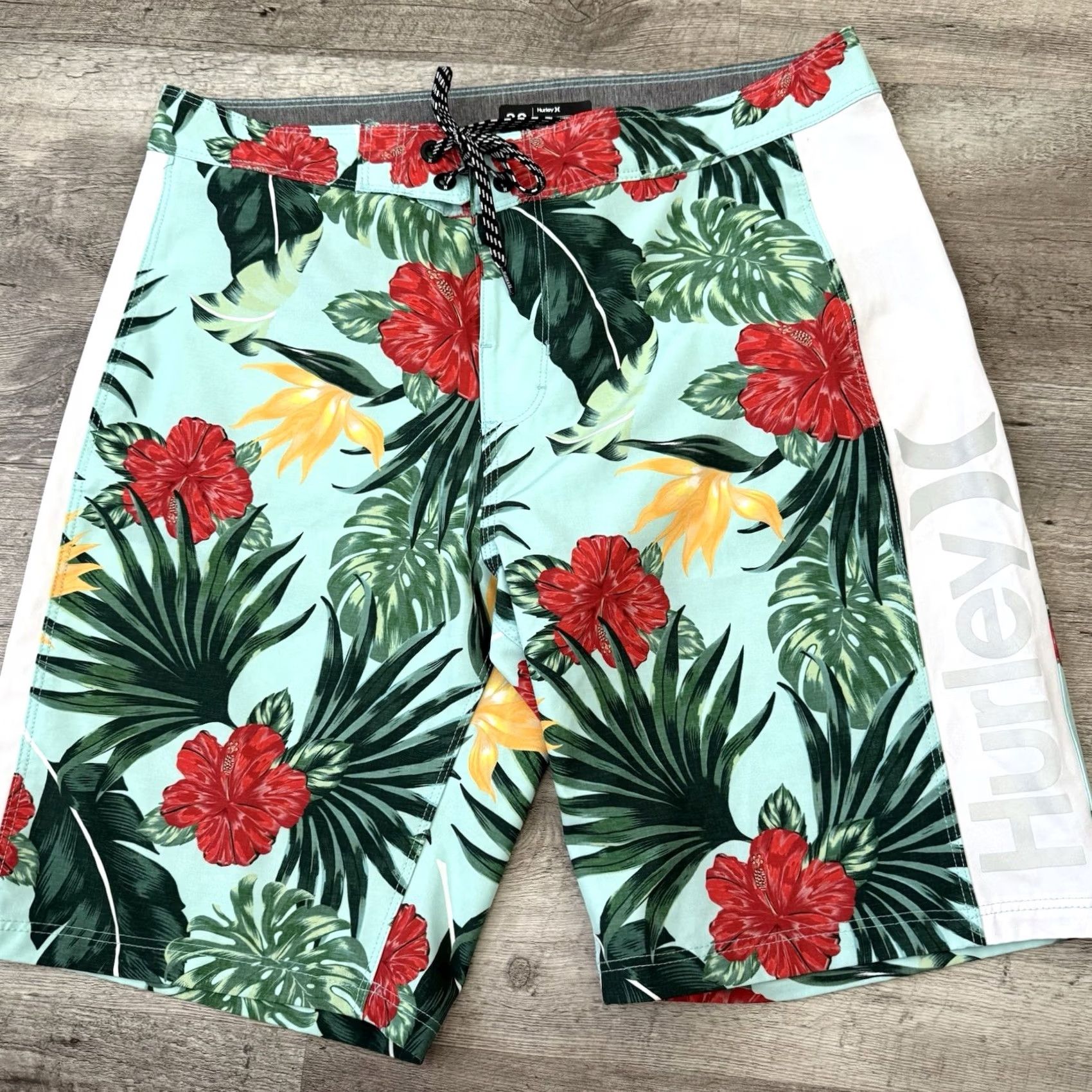Hurley Hurley Board Shorts Mens Size 32 Back Pocket Drawstring Green Floral Hibiscus Multicolor Quick Dry Beach Surfing Tropical Adults Mens Size US 32 / EU 48 - 8 Thumbnail