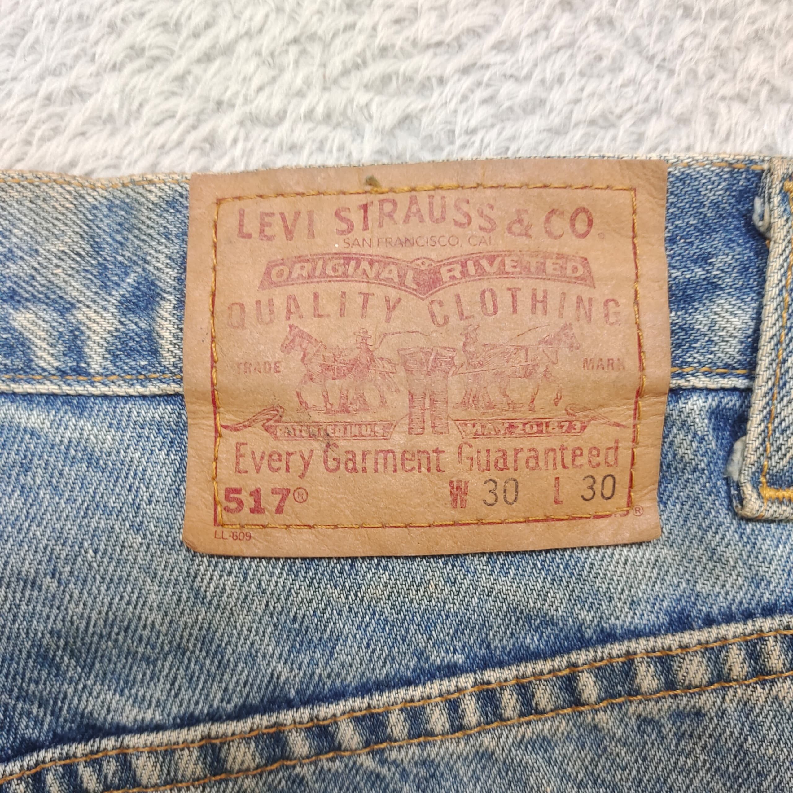 Levi's Vintage Levi’s 517 Bootcut, Y2K Jeans Light Wash Whiskering Size US 30 / EU 46 - 11 Thumbnail