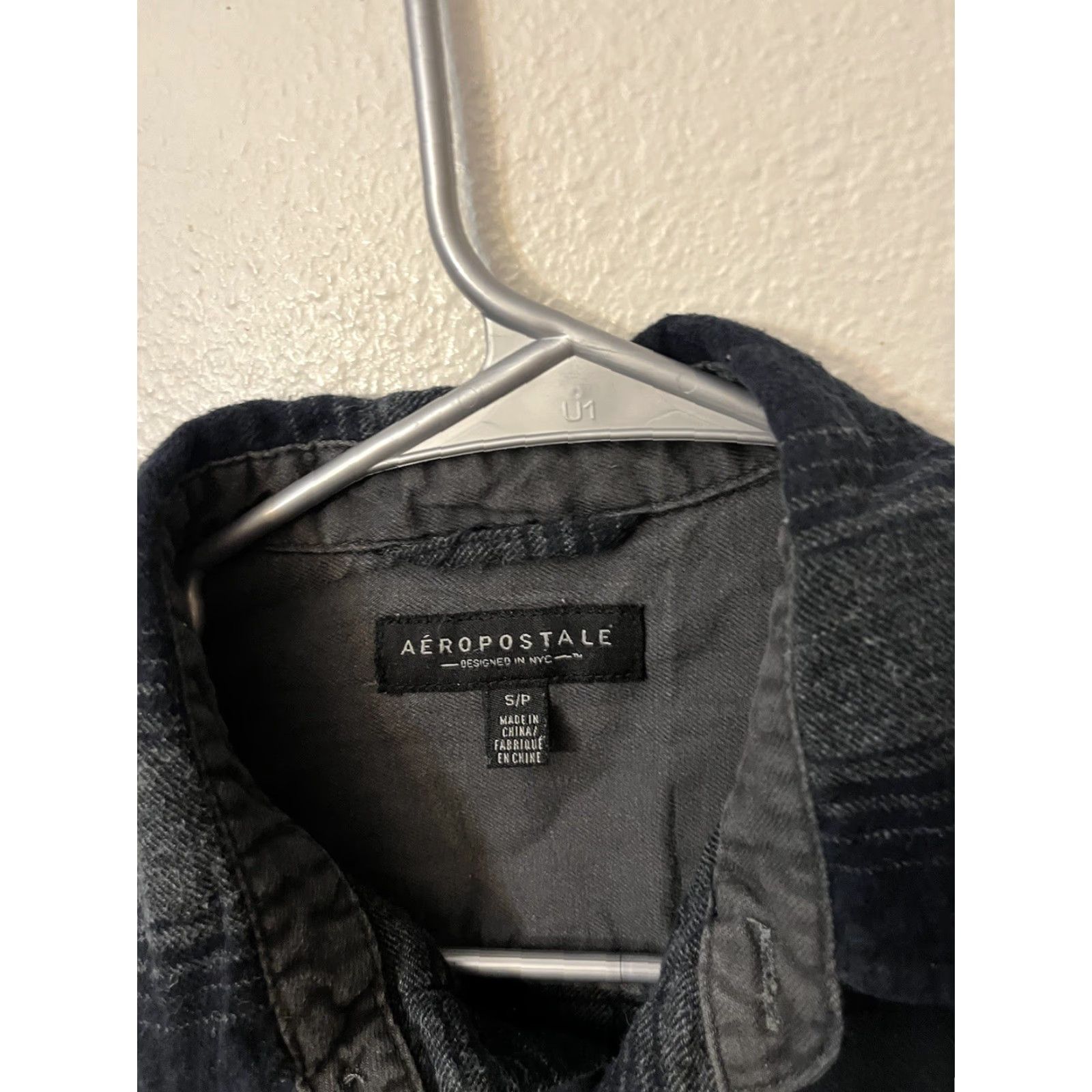 Vintage VINTAGE Aéropostale Button-Up Shirt Men S Gray Plaid Casual Workwear Long Sleeve Pocket Logo 90s Mens Size US S / EU 44-46 / 1 - 3 Thumbnail