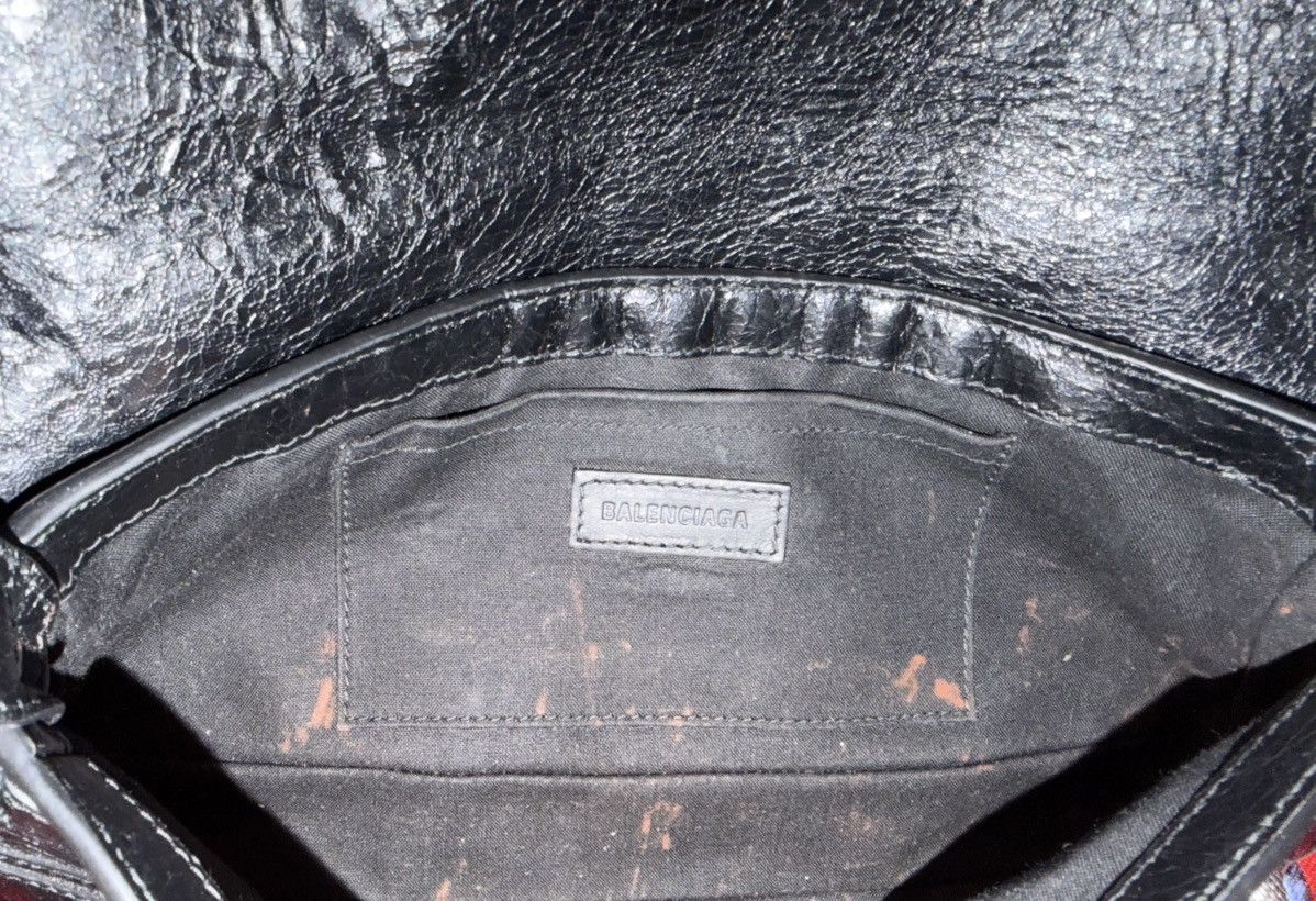 Balenciaga Authentic Balenciaga Black Studded Leather Shoulder Bag Size ONE SIZE - 5 Thumbnail