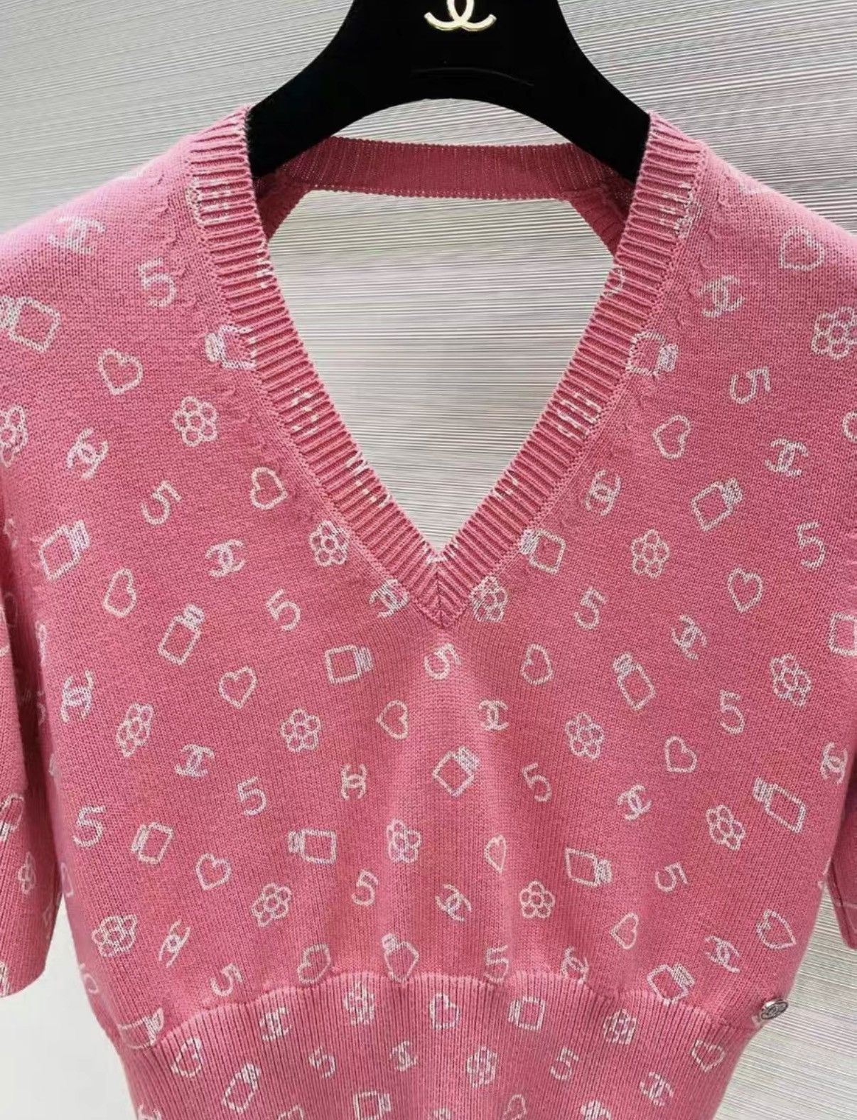 Chanel Chanel Classic Pink V-Neck Short Sleeve Knit Top J33 Size S / US 4 / IT 40 - 3 Thumbnail