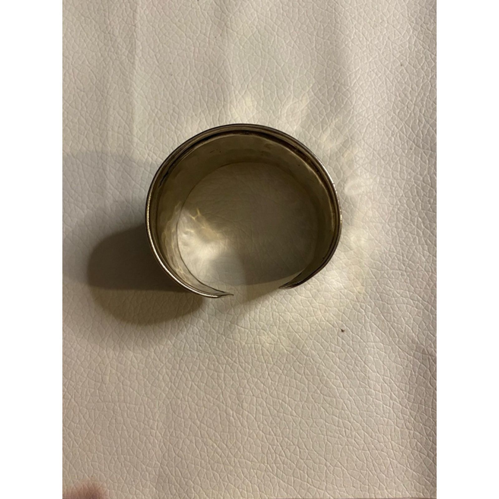 Other Wide Hammered Silver Tone Cuff Bracelet Sculpted Statement Size ONE SIZE - 3 Thumbnail