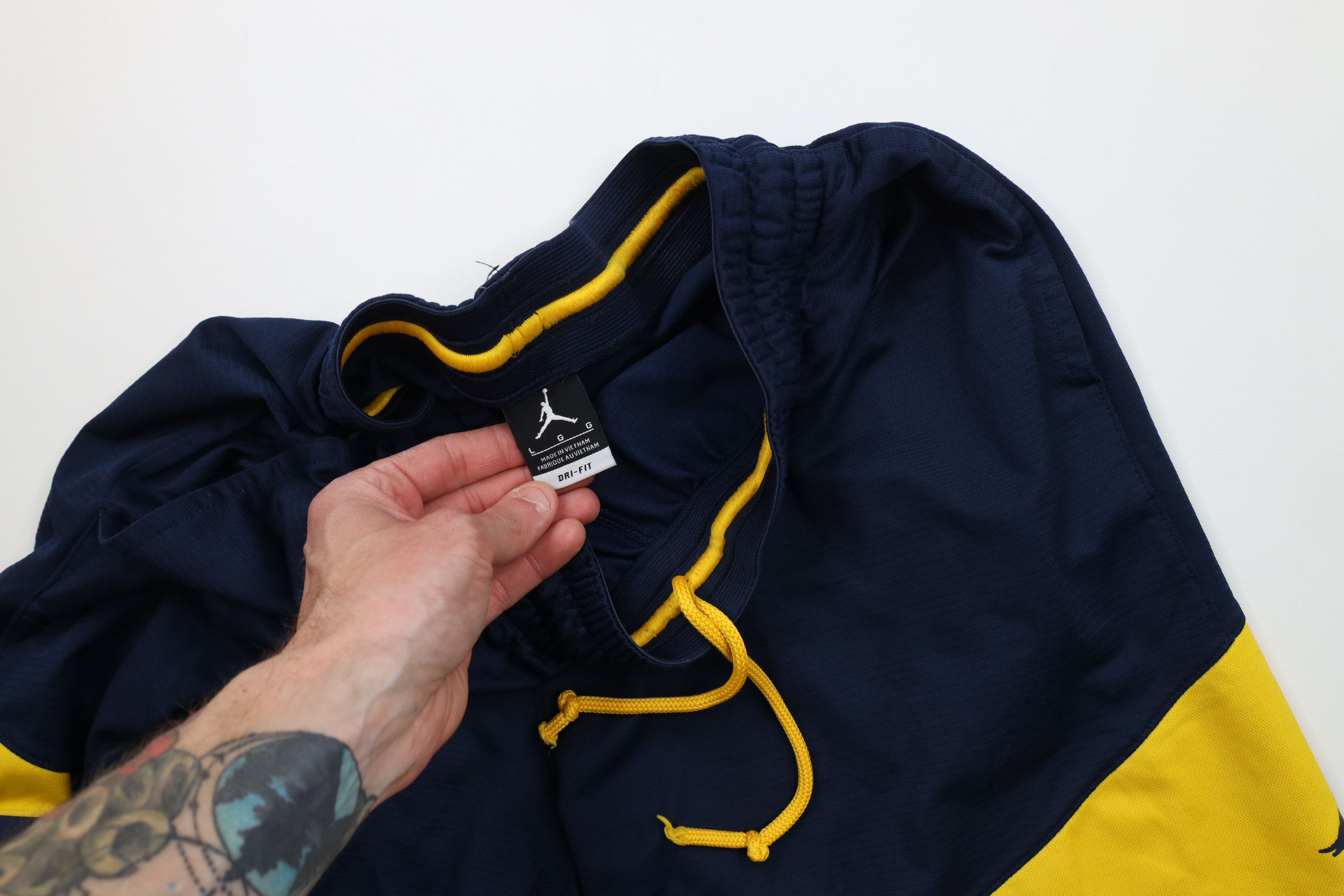 Nike × Vintage Nike Air Jordan University of Michigan Basketball Shorts Size US 34 / EU 50 - 6 Thumbnail