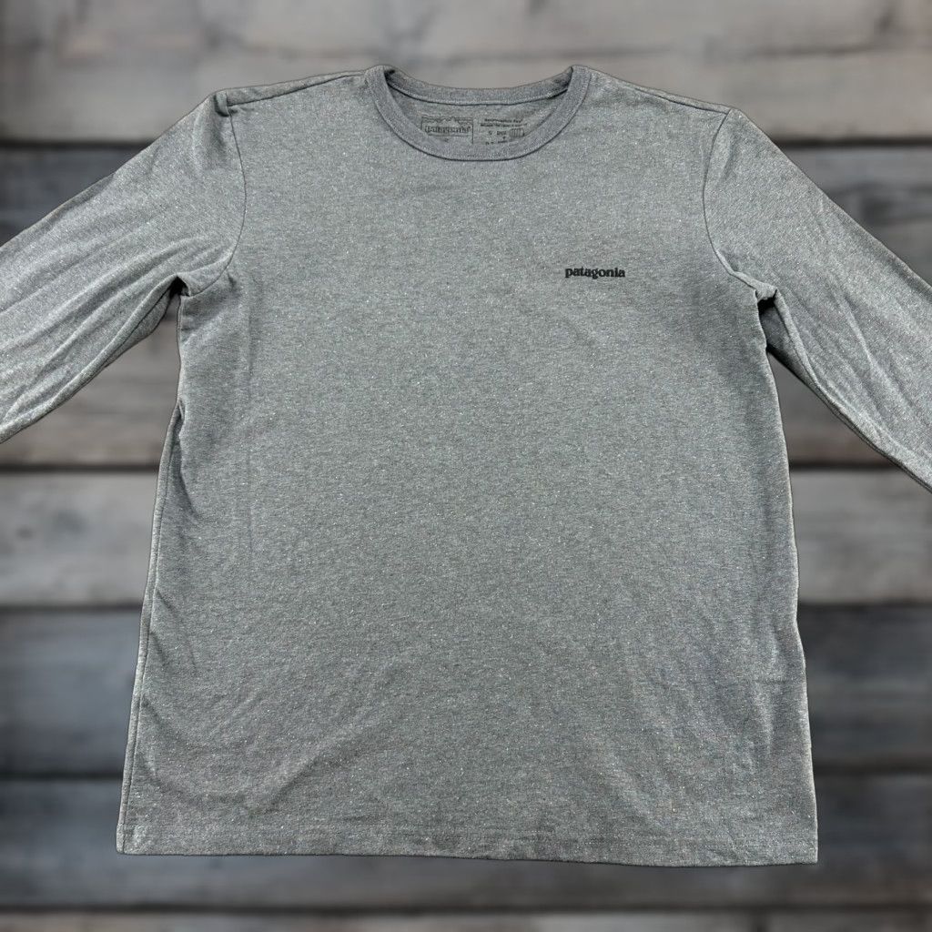 Patagonia Patagonia Shirt Womens Small Grey Long Sleeve Regular Spellout Organic Cotton P6 Size S / US 4 / IT 40 - 1 Thumbnail