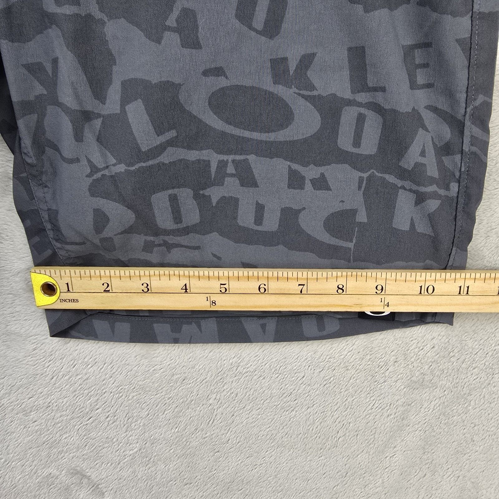 Oakley Oakley Golf Transition Ransom Short Mens 33 Gray Collage AOP Size US 33 - 11 Thumbnail