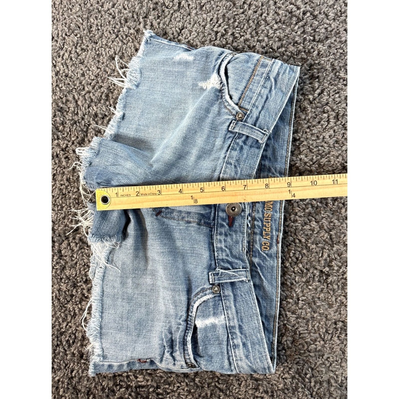 Mossimo VINTAGE Mossimo Low Rise Shorts Womens 30 Denim Light Wash Mini Frayed 90s Festival Womens Jeans Shorts Size 30" / US 8 / IT 44 - 4 Thumbnail