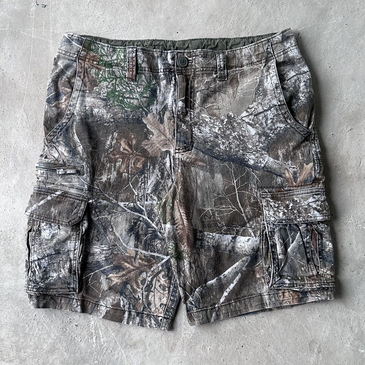 Carhartt × Realtree (36x10) Crazy Vintage Y2K Realtree Camo Shorts Size US 36 / EU 52 - 1 Thumbnail