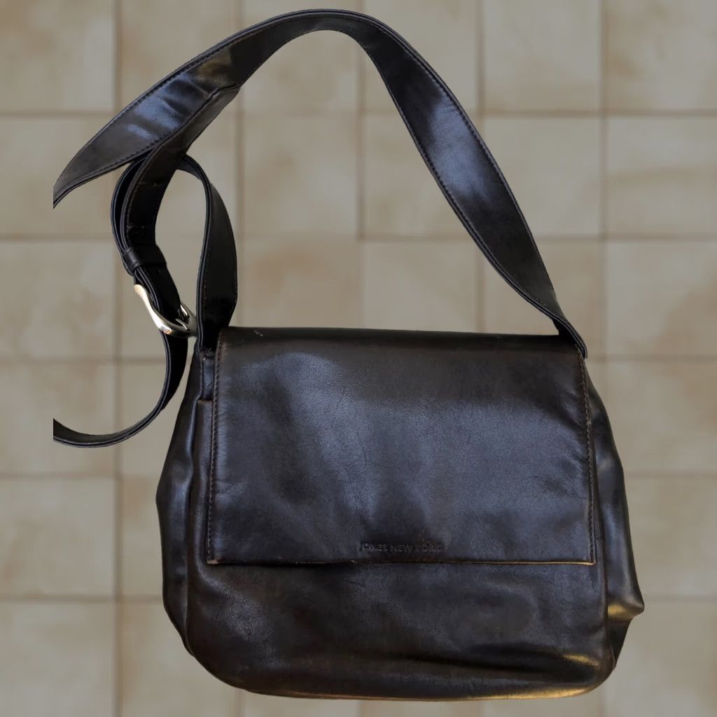 Jones New York JONES NEW YORK Leather Messenger Bag Style Purse Women's Crossbody Black OS? Size ONE SIZE - 1 Thumbnail