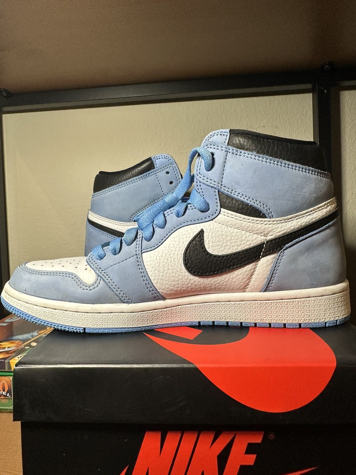 Jordan Brand × Nike Jordan 1 Retro High University Blue Size US 9.5 / EU 42-43 - 9 Thumbnail
