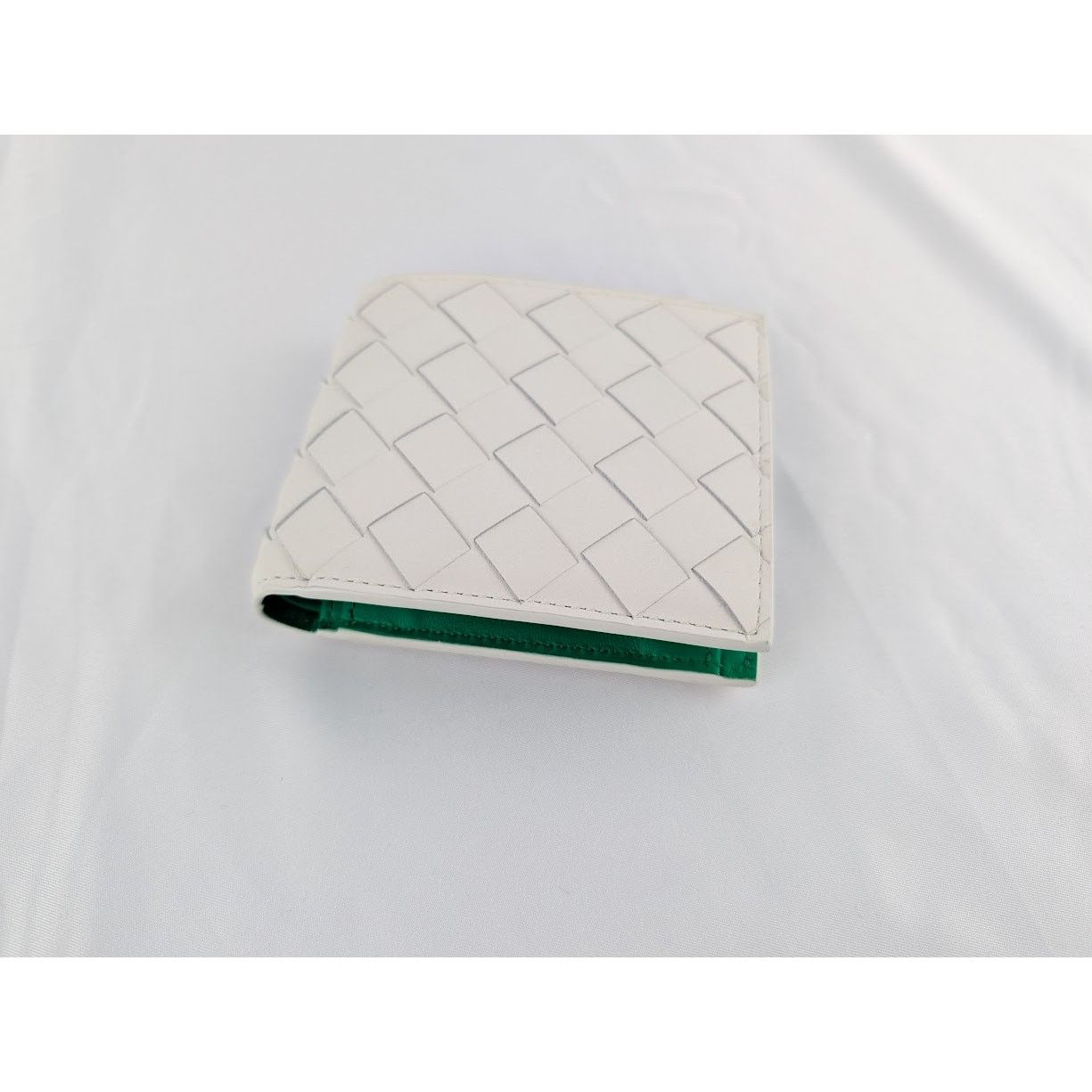 Bottega Veneta o1rshd1 Size: OS / Bi-Fold Wallet in White Size ONE SIZE - 3 Thumbnail
