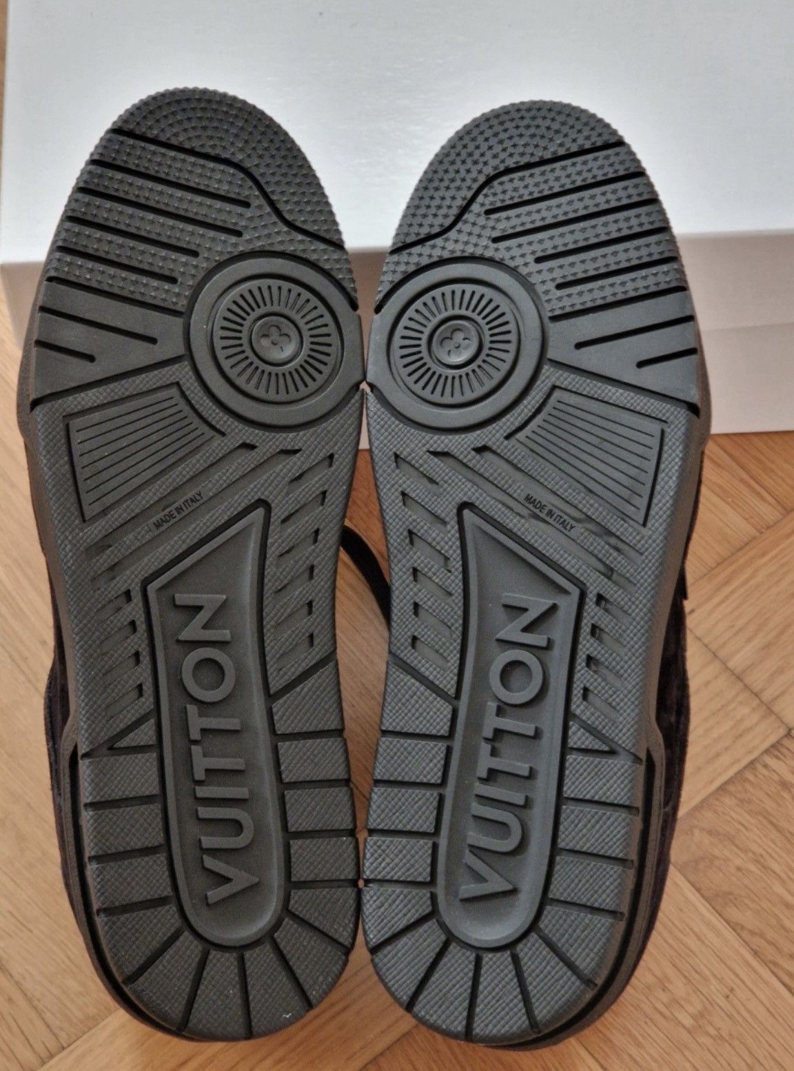 Louis Vuitton Louis Vuitton Uniform Sneakers - Black Suede. UK6. EU40 Size US 7 / EU 40 - 7 Thumbnail