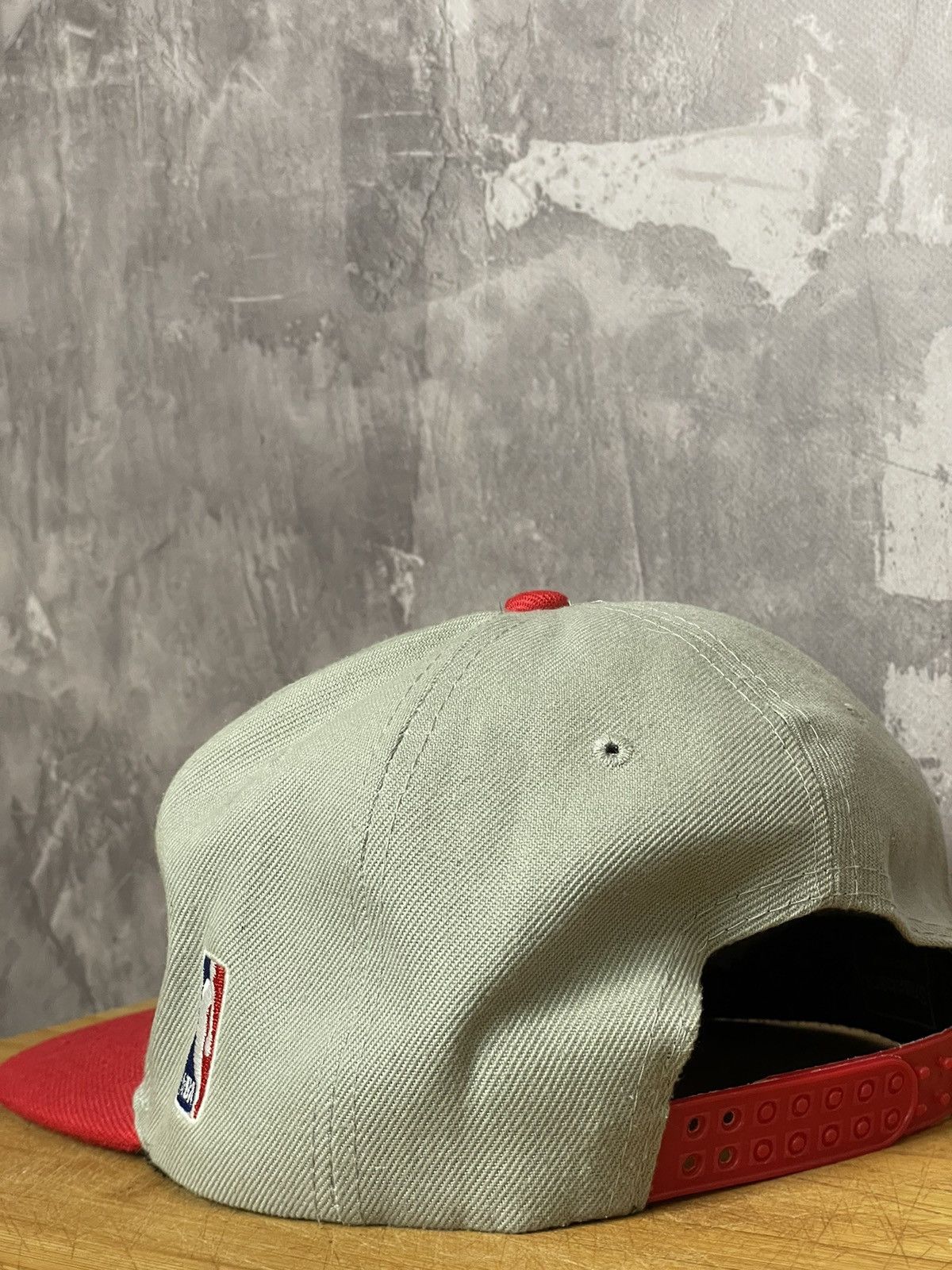 NBA Vintage NBA Chicago Bulls Spellout Snapback Hat Size ONE SIZE - 7 Thumbnail
