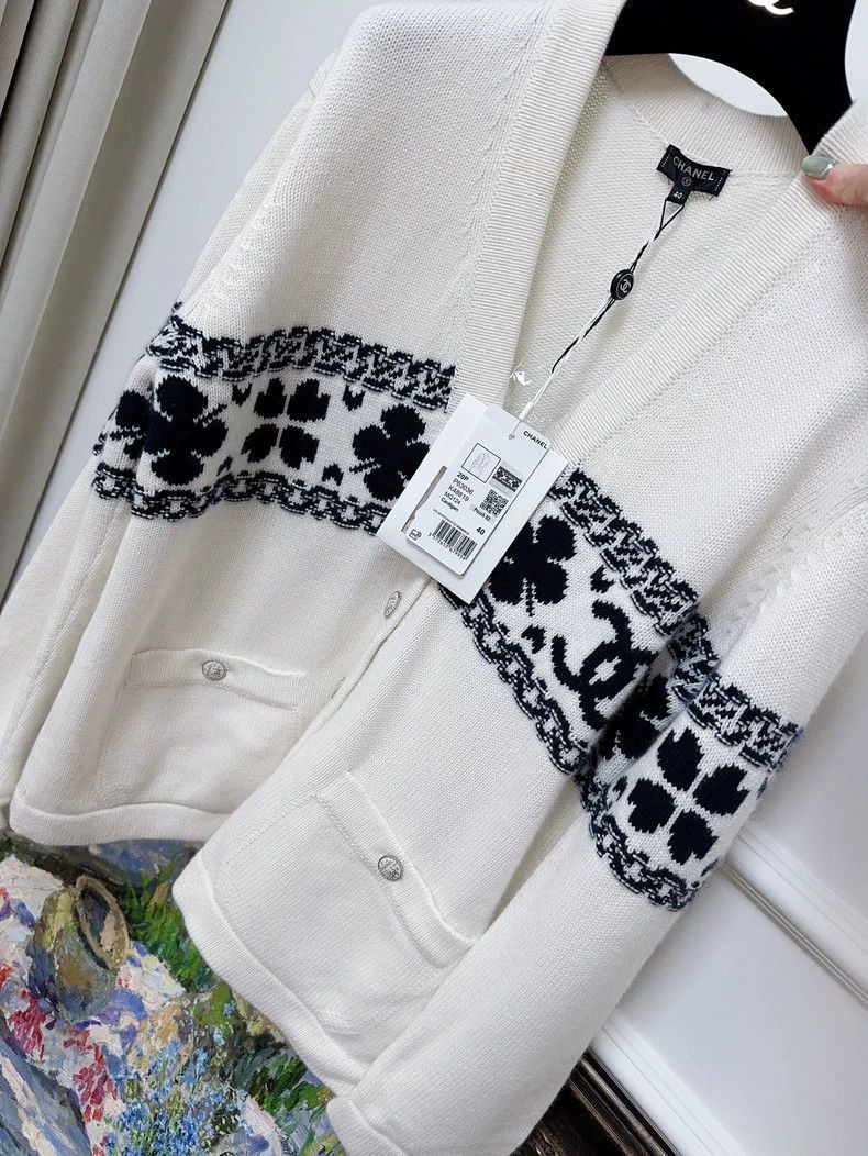 Chanel Chanel White Blue Clover Knit Cardigan Size L / US 10 / IT 46 - 2 Thumbnail