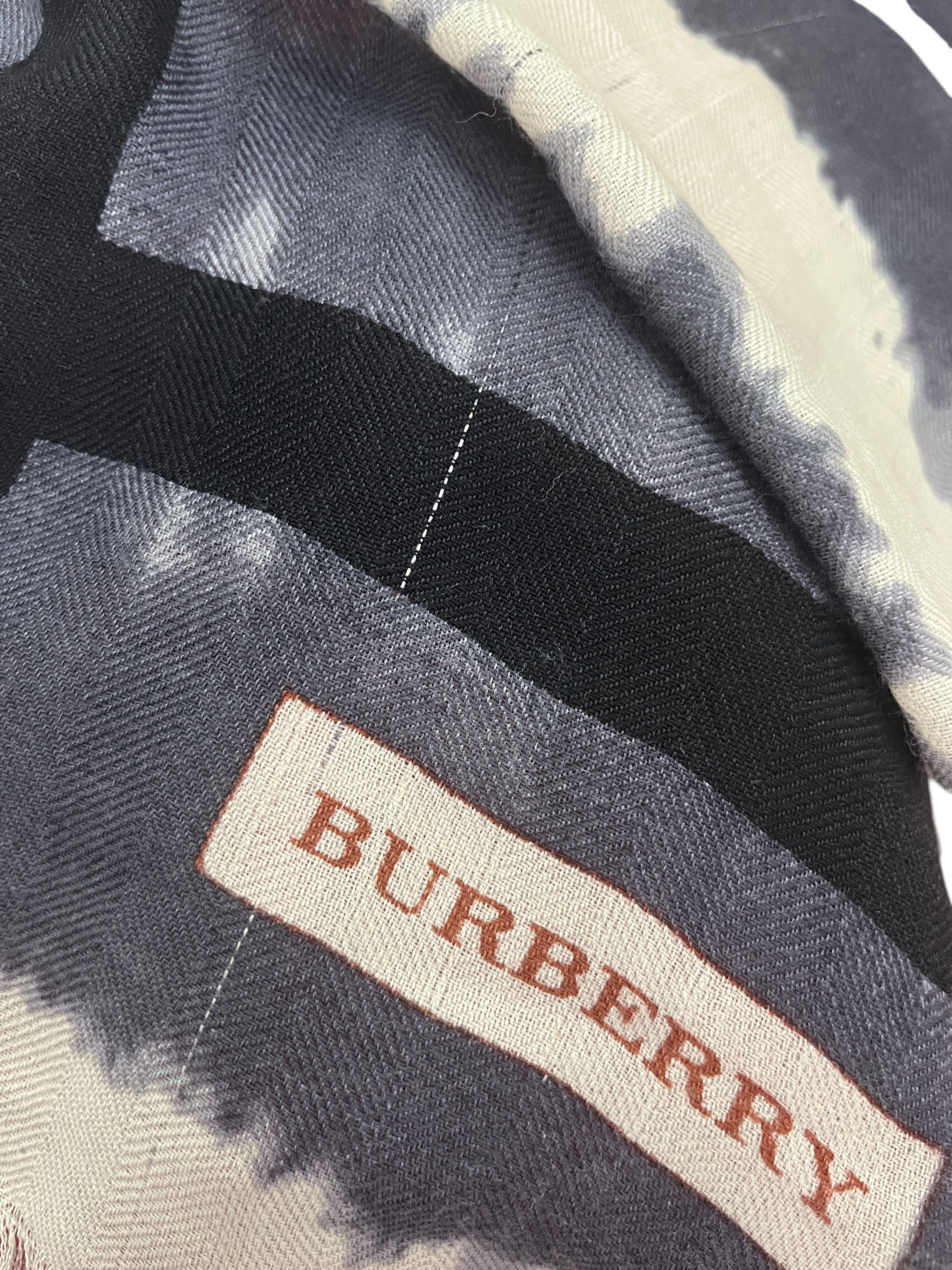 Burberry Burberry Grey And Purple Grid Print Cashmere Shawl Size ONE SIZE - 3 Thumbnail