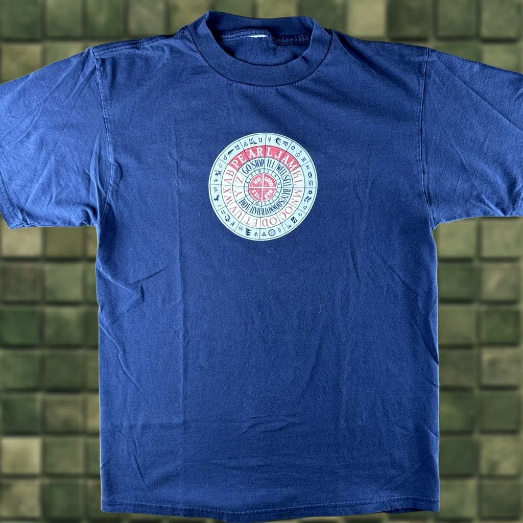 Vintage Vintage Pearl Jam Yield Tour Shirt Zodiac Wheel Eye Back Hit USA Shirt Mens L Blue 90s Band Music Cotton Short Sleeve Tee Size US L / EU 52-54 / 3 - 1 Thumbnail