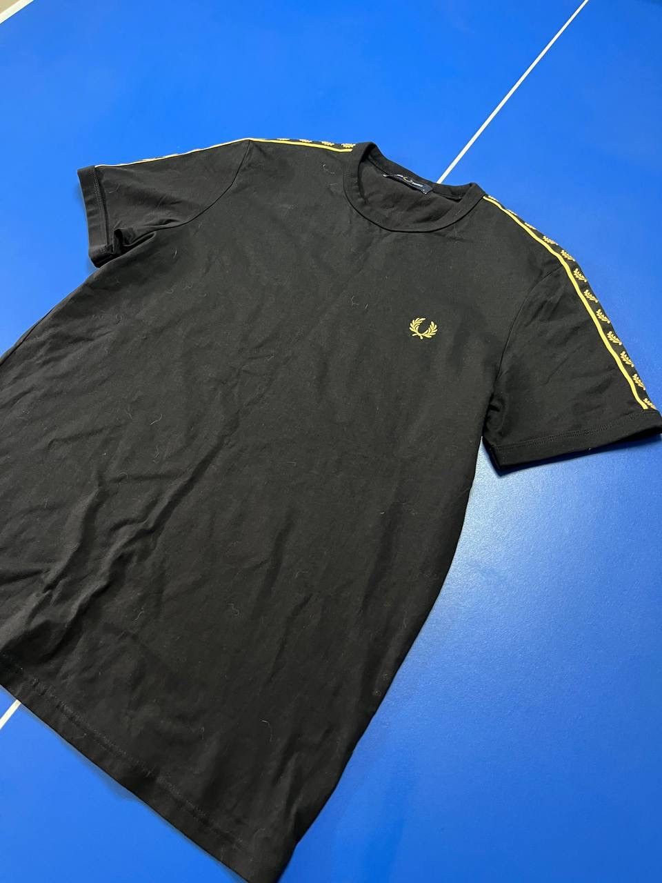 Fred Perry Fred Perry Black T-Shirt Laurel Wreath Taped Shoulder Gold Size US M / EU 48-50 / 2 - 3 Thumbnail