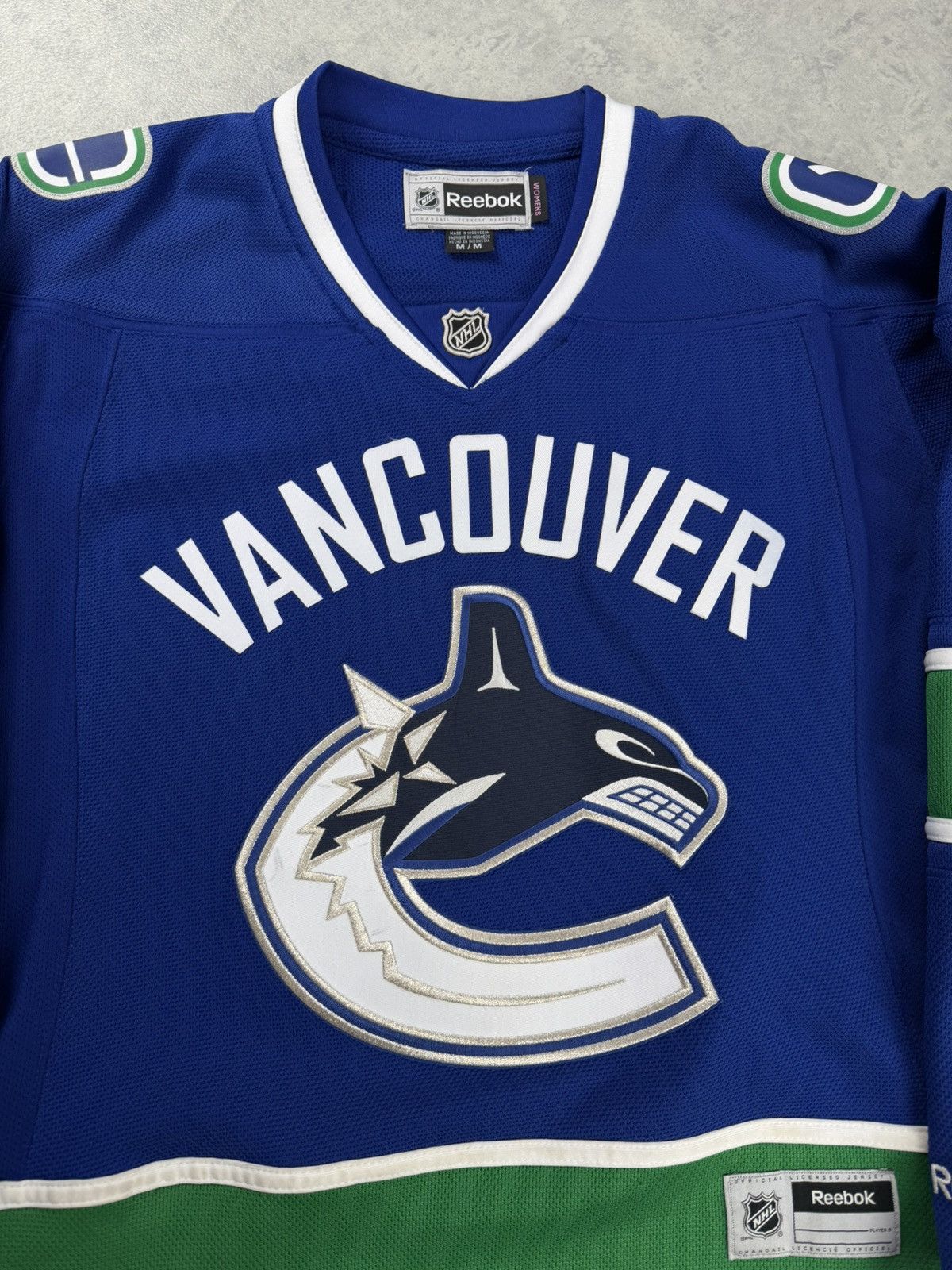 NHL Reebok NHL Vancouver Canucks Hockey Jersey Womens M Size M / US 6-8 / IT 42-44 - 2 Thumbnail