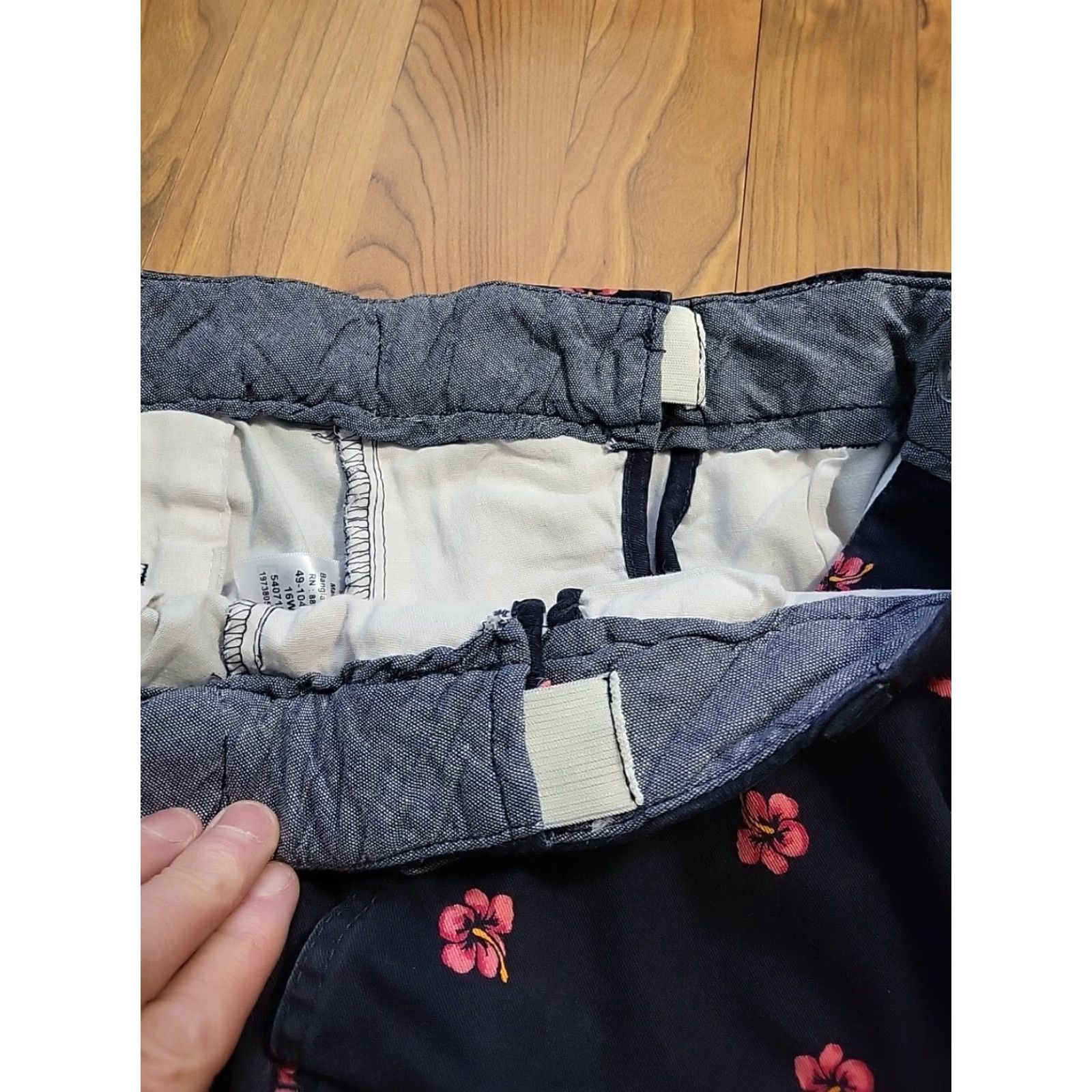 Vintage Cherry Blossom All Over Print Shorts 16W Women Within blue w/ pink blossoms Womens 34x12x24 New Woman Within Size 38" / US 16 / IT 52 - 8 Thumbnail
