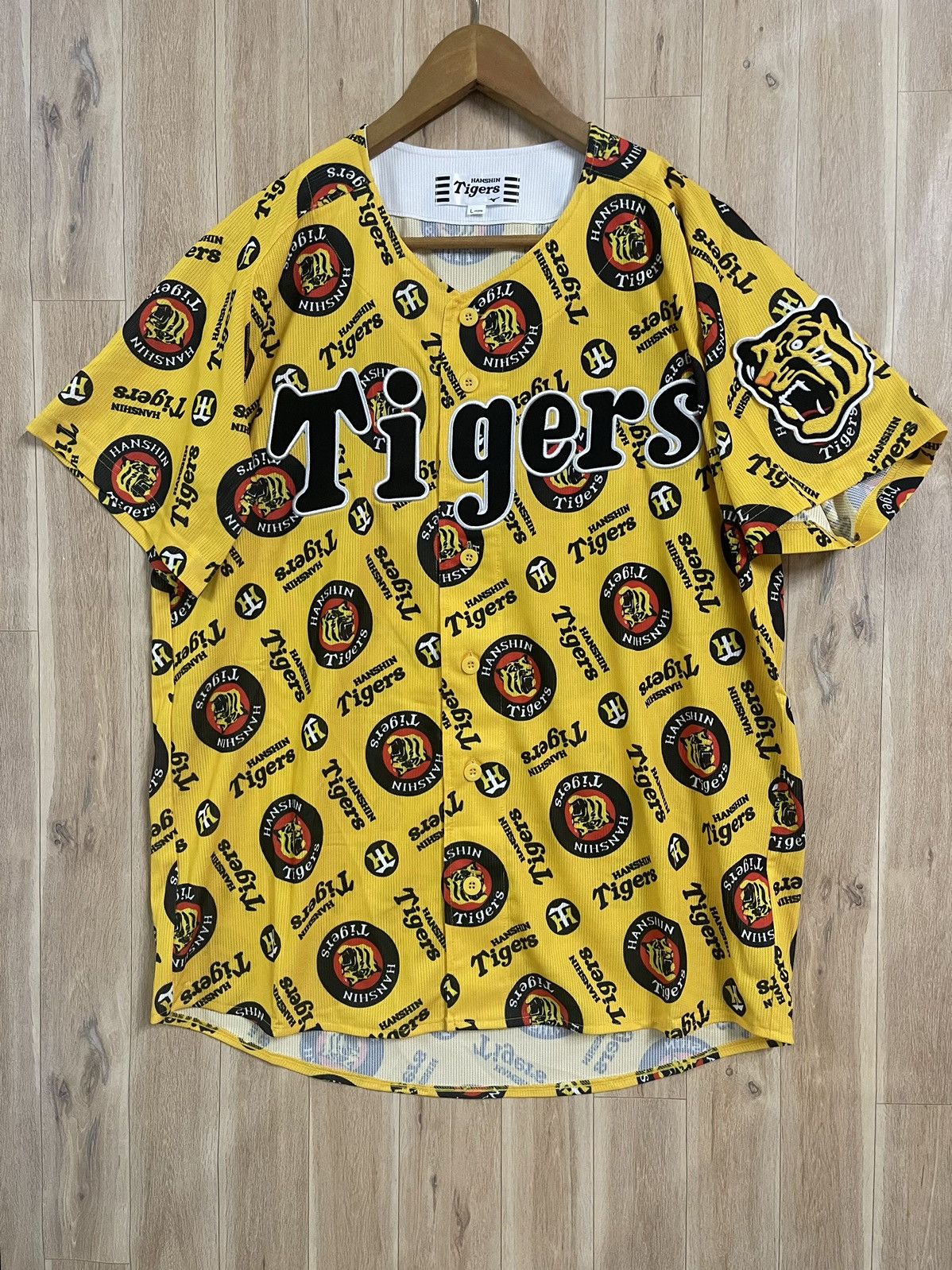 Japanese Brand × Mizuno Steal 🔥 Vintage Hanshin Tigers Baseball Jersey AOP L Size US L / EU 52-54 / 3 - 2 Thumbnail