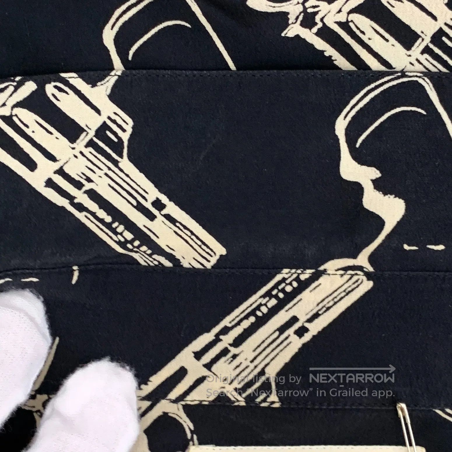 Saint Laurent Paris Saint Laurent Paris Size 37 Black Pistol Printed Silk Reve Size US S / EU 44-46 / 1 - 9 Thumbnail