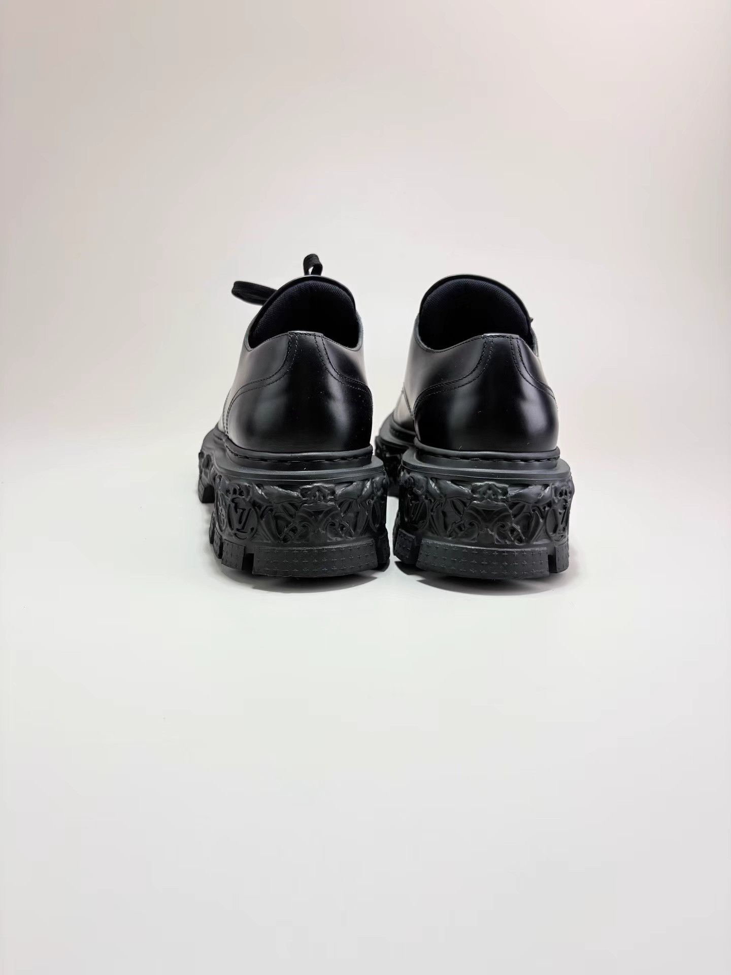 Louis Vuitton LOUIS VUITTON Black Carved Thick-soled Derby Shoes K1 Size US 7 / EU 40 - 3 Thumbnail