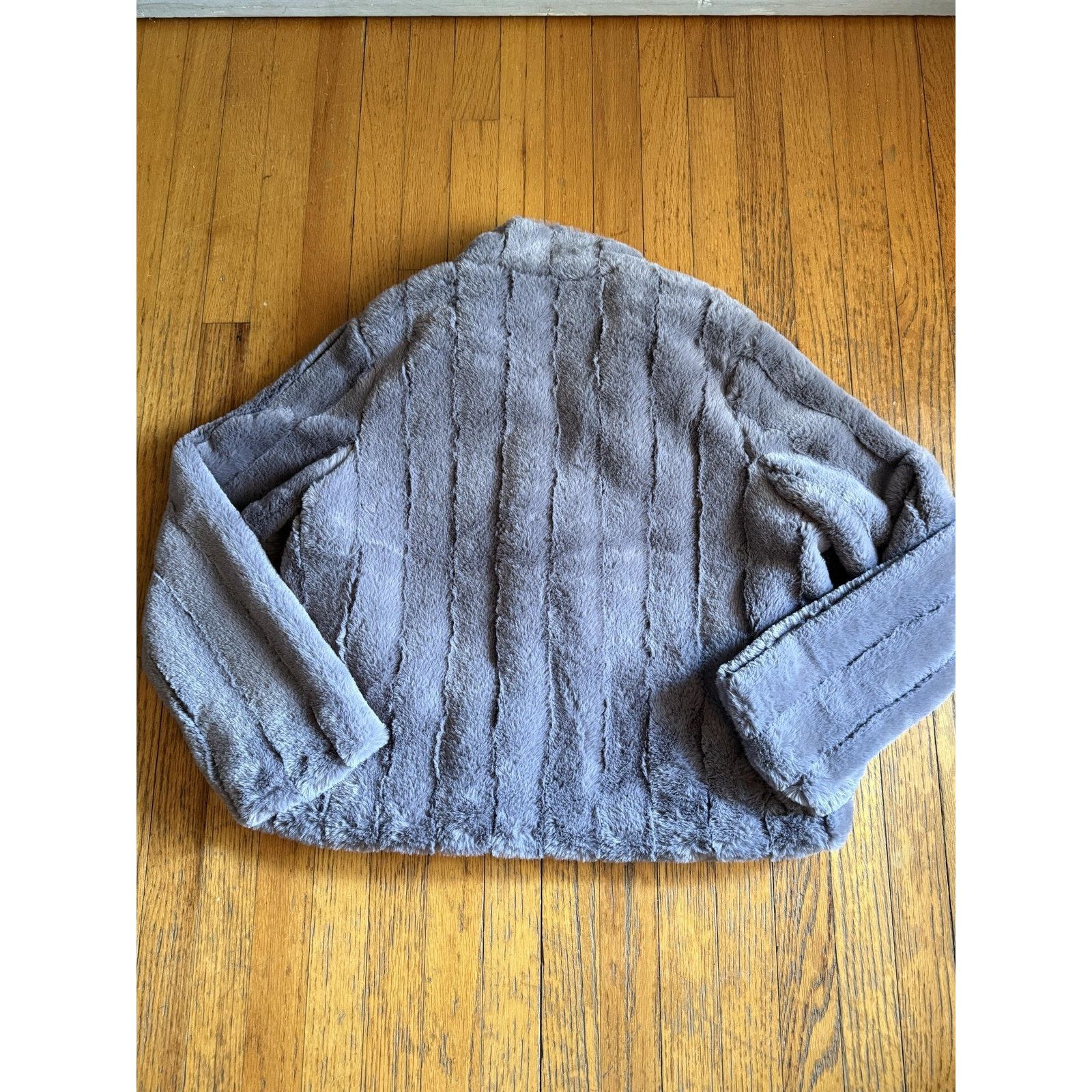 Other HYFVE Faux Fur Jacket Medium Gray Plush Short Coat Soft Size M / US 6-8 / IT 42-44 - 6 Thumbnail