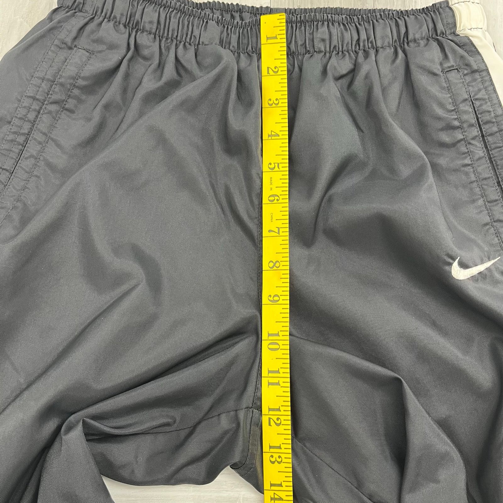 Nike Nike Vintage 90s Nylon Swish Track Pants Small Size US 27 - 12 Thumbnail