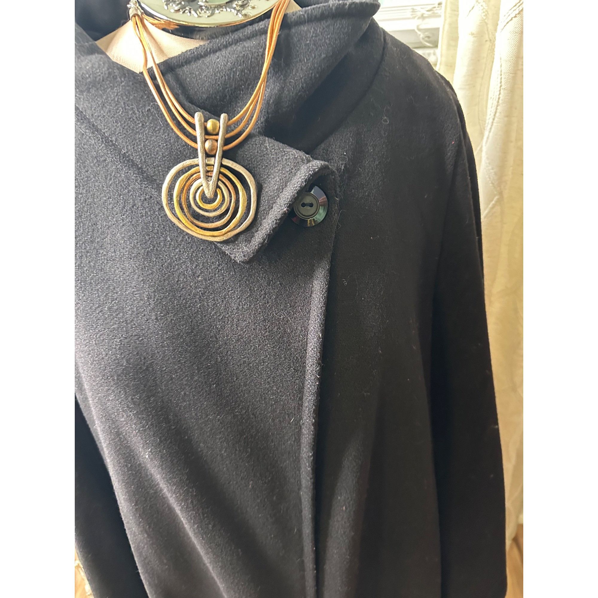 Vintage Vtg Black Wool Blend Cape Coat Button Closure Woman’s XL Ove Size ONE SIZE - 6 Thumbnail