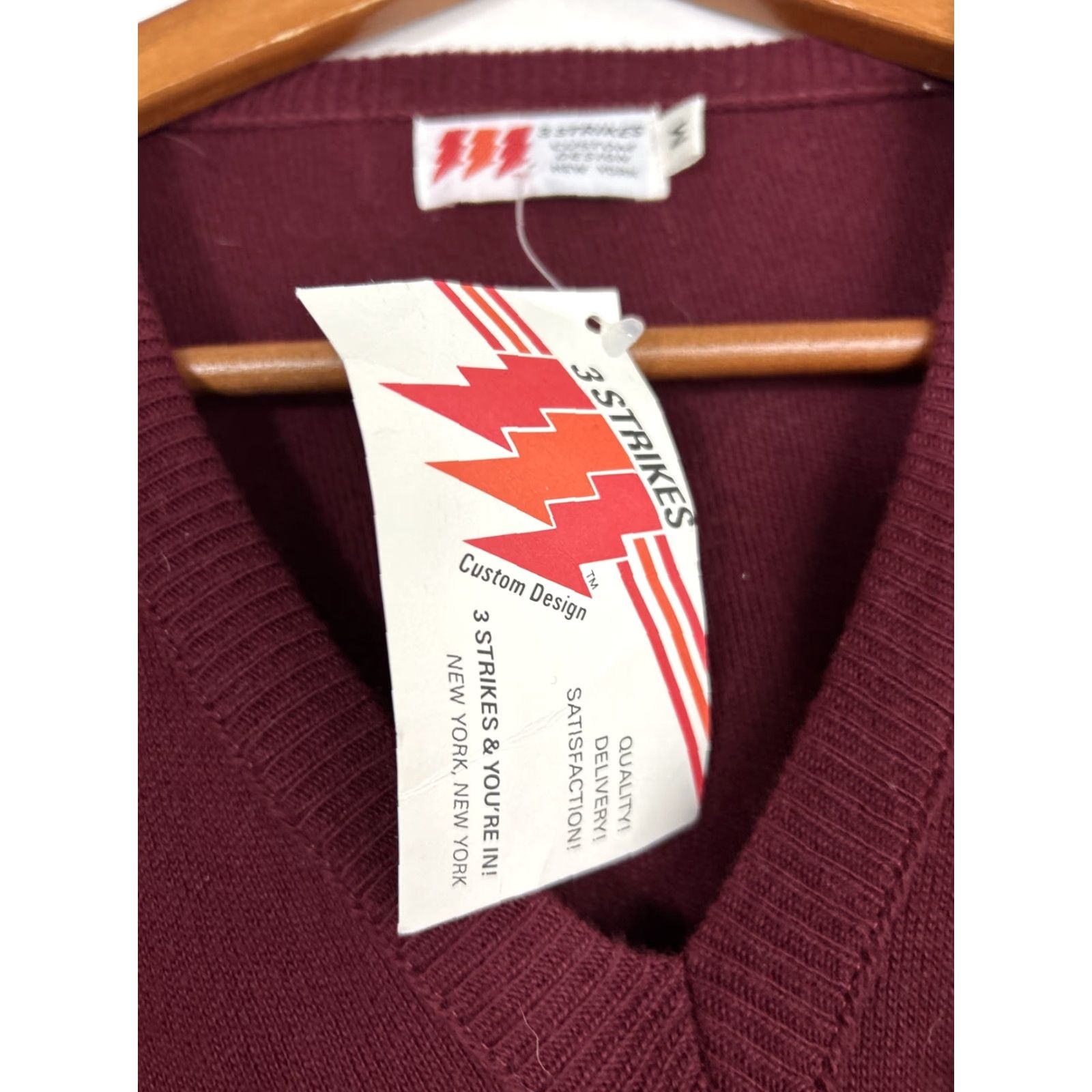 Vintage VINTAGE 3 Strikes Mens Sweater V-Neck Pullover Long Sleeve Red M Chest 20” Length 29” Maroon Size US M / EU 48-50 / 2 - 7 Thumbnail