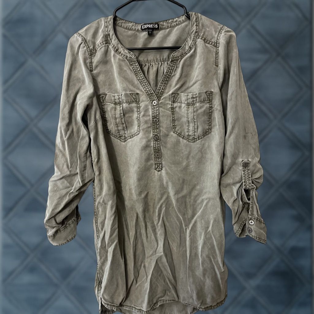 Express Express Shirt Blouse Women S Tunic Long Sleeve Henley Roll Tab Lyocell Green Express Shirt Women S Green Henley Tunic Casual Modern 90s? Size S / US 4 / IT 40 - 1 Thumbnail