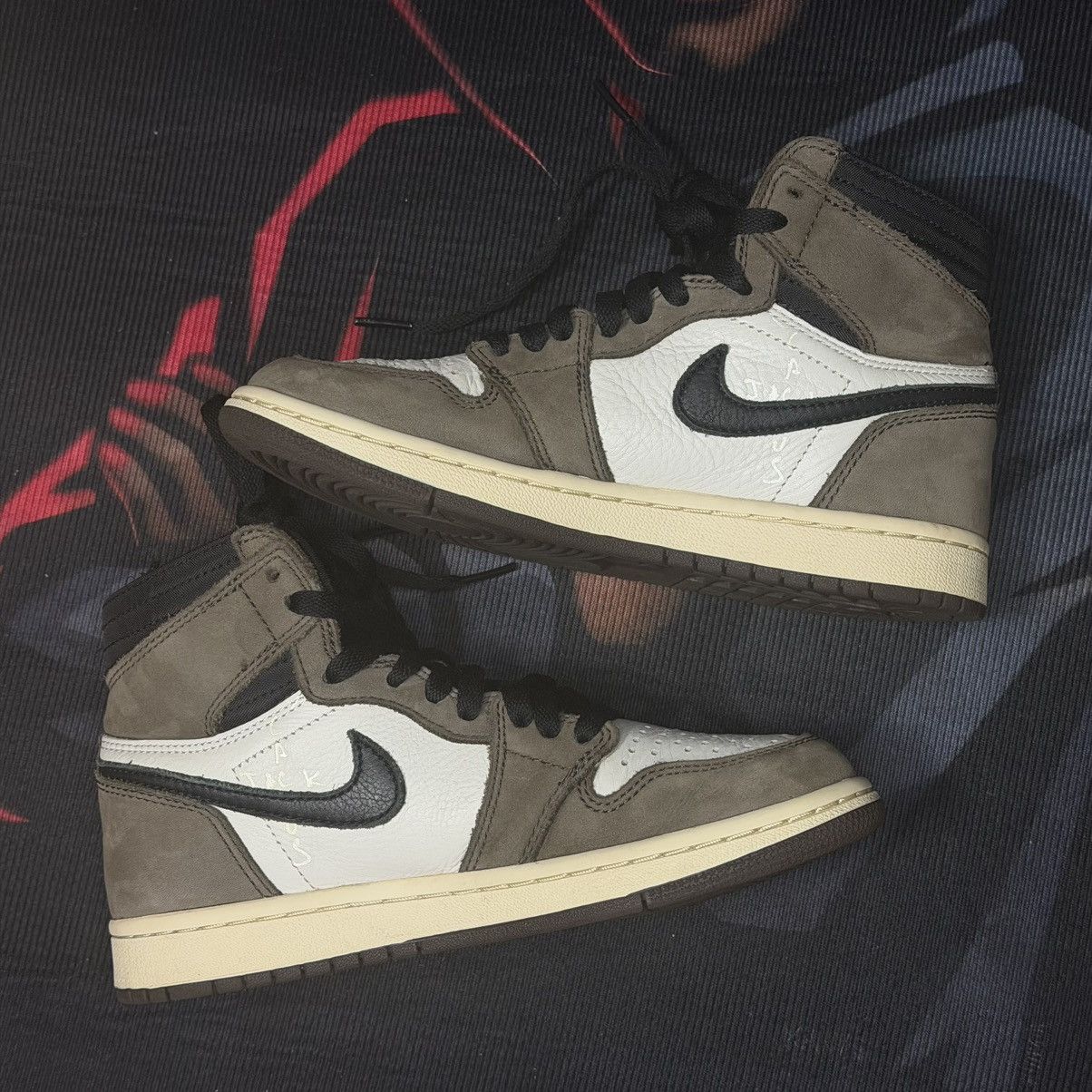 Jordan Brand × Travis Scott Jordan 1 High OG Travis Scott Dark Mocha Size US 5 / EU 37 - 3 Thumbnail
