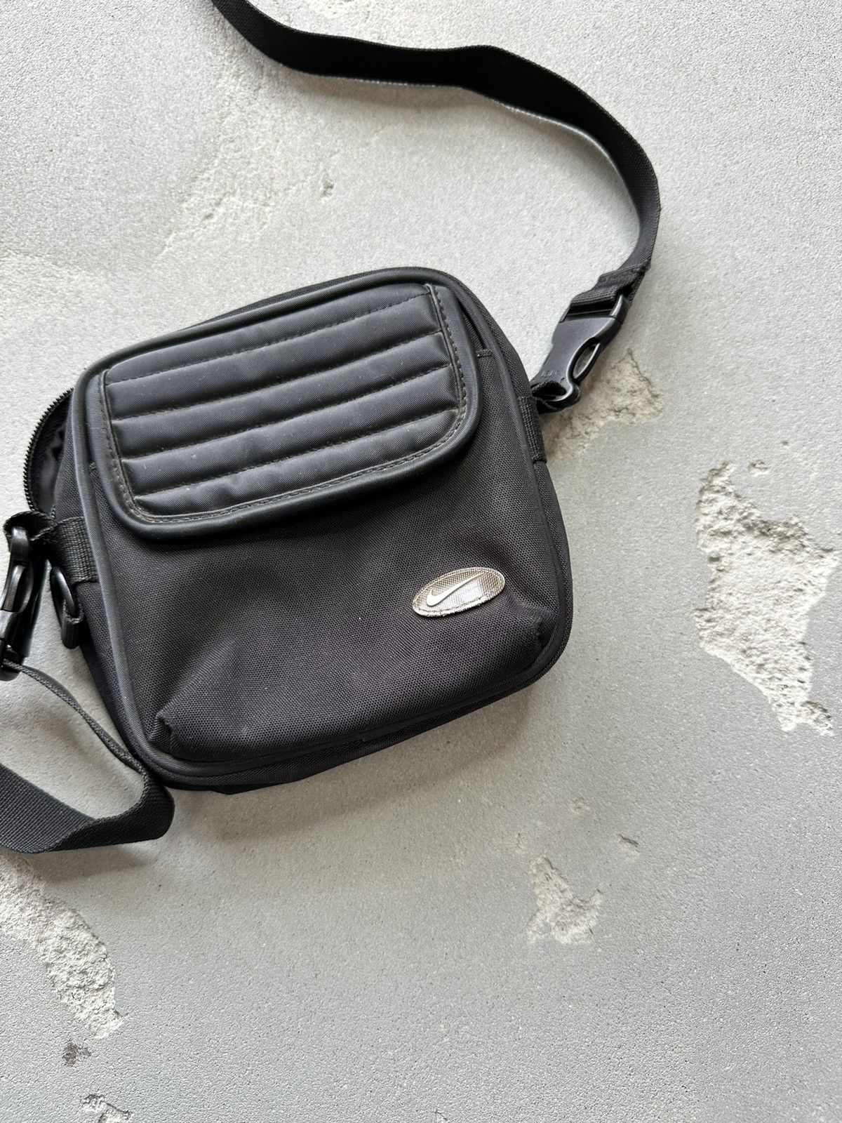 Nike 90s Very Rare Vintage Nike Swoosh Messenger Bag Y2K TN AIR Size ONE SIZE - 4 Thumbnail
