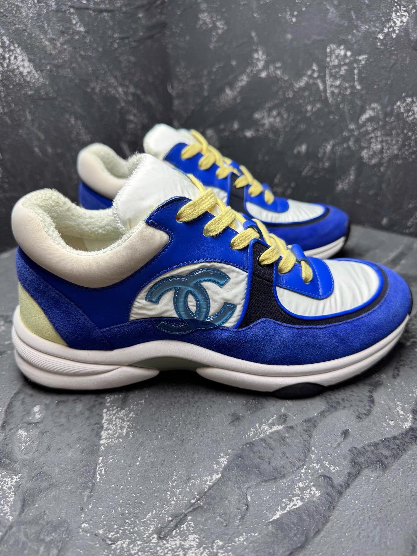 Chanel Chanel White & Blue Color Block Sneakers Q10 Size US 7.5 / IT 37.5 - 5 Thumbnail