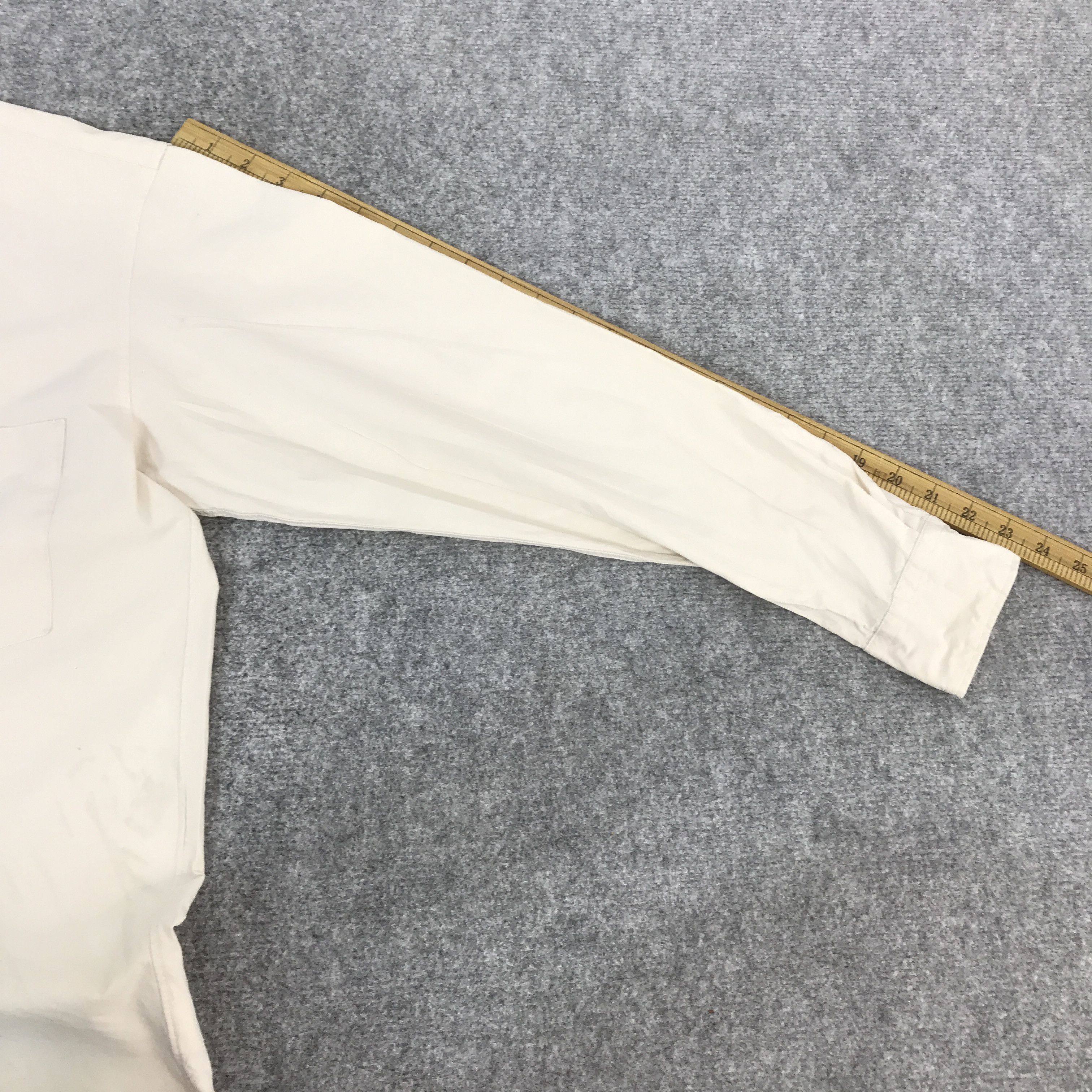 Lemaire × Uniqlo LEMAIRE X UNIQLO BUTTON UP T-SHIRT Size US L / EU 52-54 / 3 - 6 Thumbnail