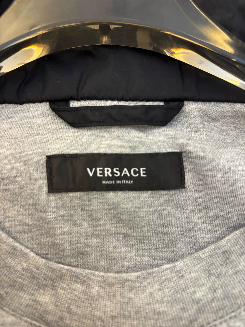 Versace Versace Gold button-down windproof and waterproof black ja Size US S / EU 44-46 / 1 - 3 Thumbnail