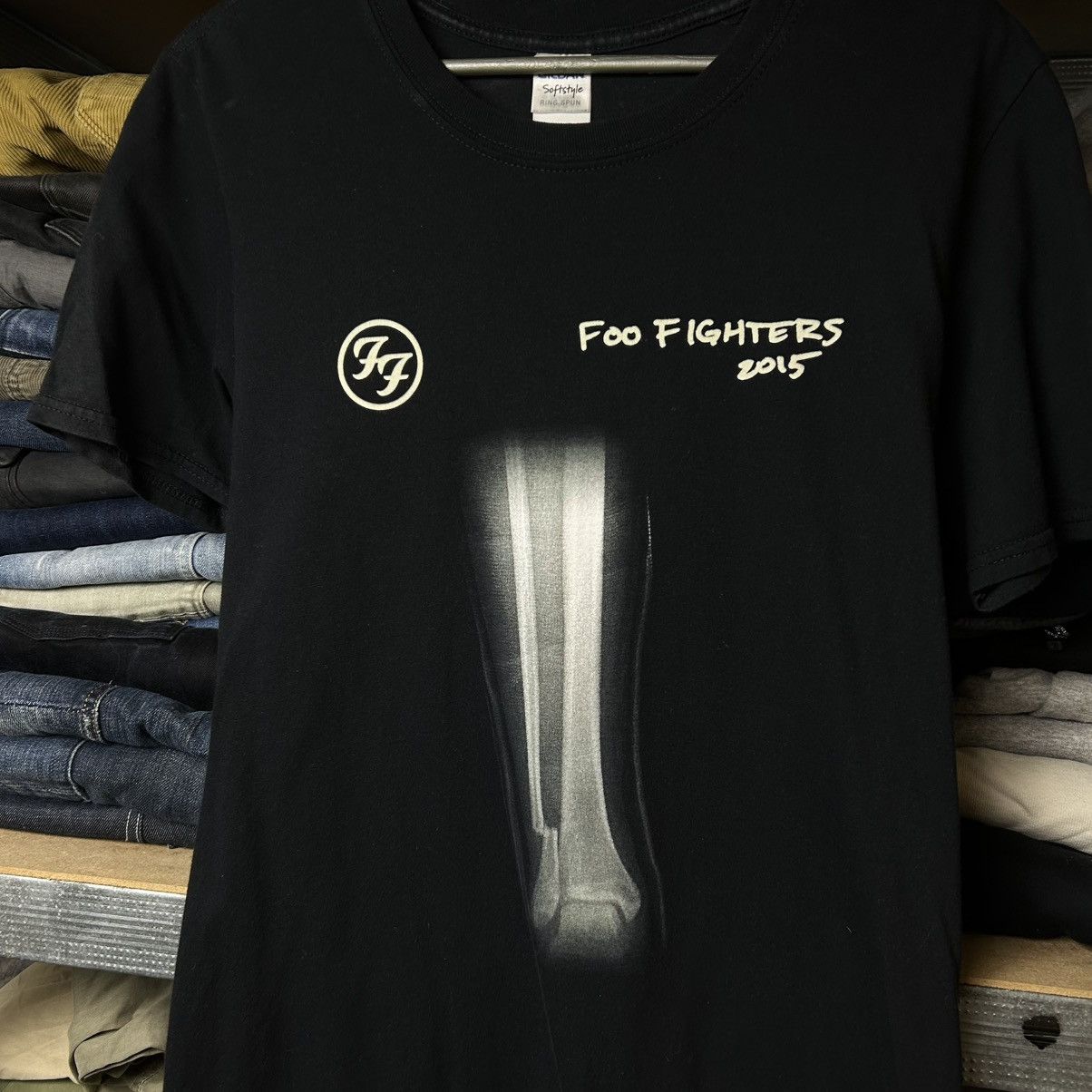 Band Tees Vintage Foo Fighters 2015 Big Logo Rock Band tee size M Size US M / EU 48-50 / 2 - 2 Thumbnail