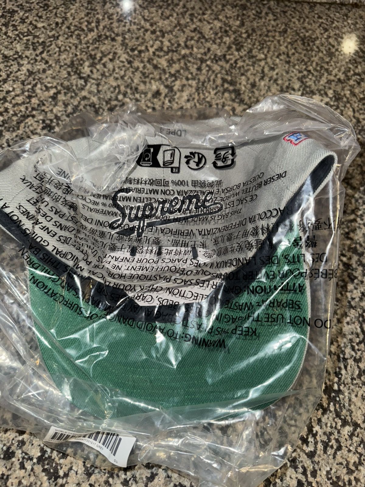 Supreme World Famous S Logo 6 -Panel Size ONE SIZE - 4 Thumbnail