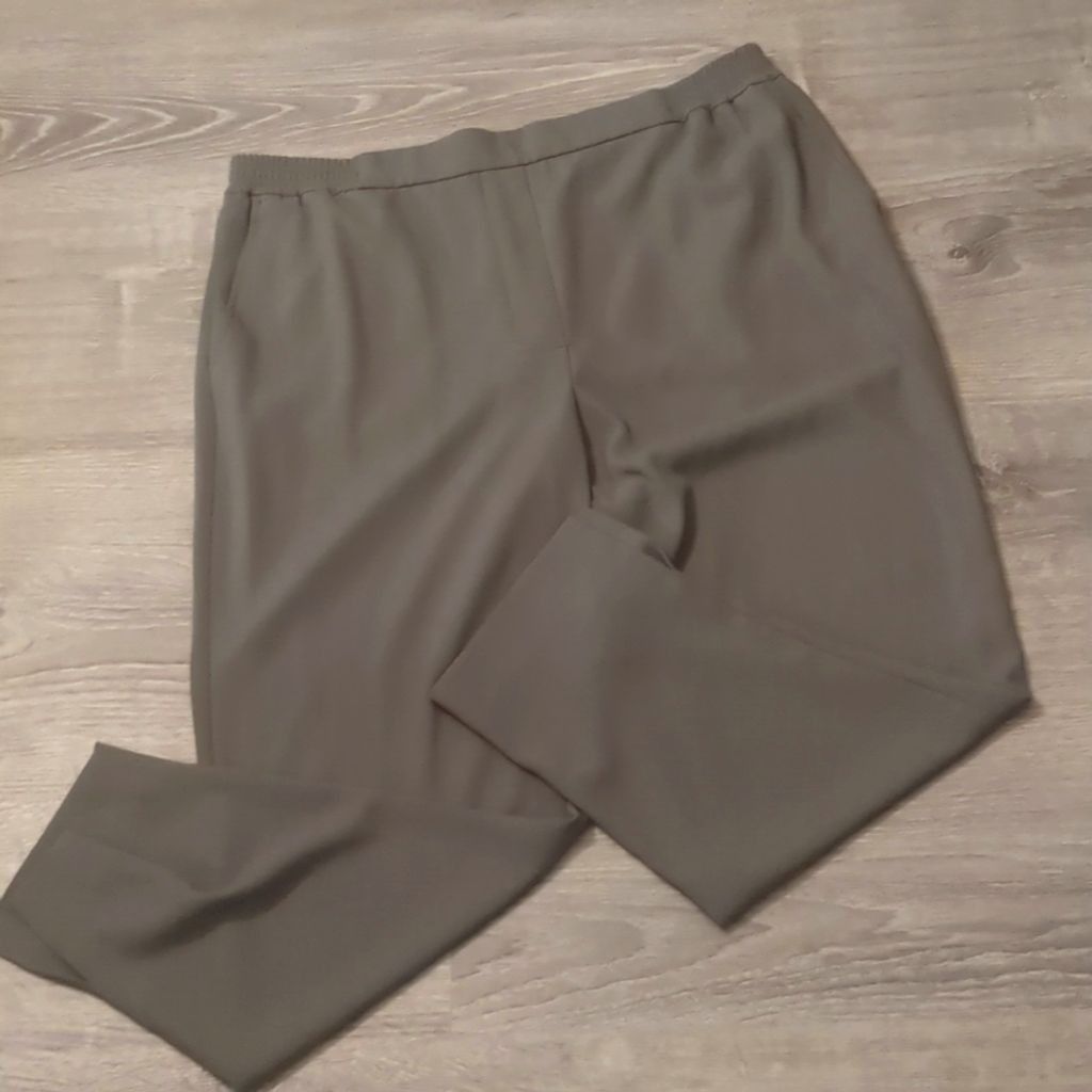 Anthropologie Anthropologie green The essential pull on trousers size lg Size 34" / US 12 / IT 48 - 1 Thumbnail